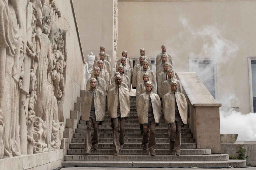 Fashion Week Paris Spring-Summer 2025 look 14 from the Rick Owens collection 男装