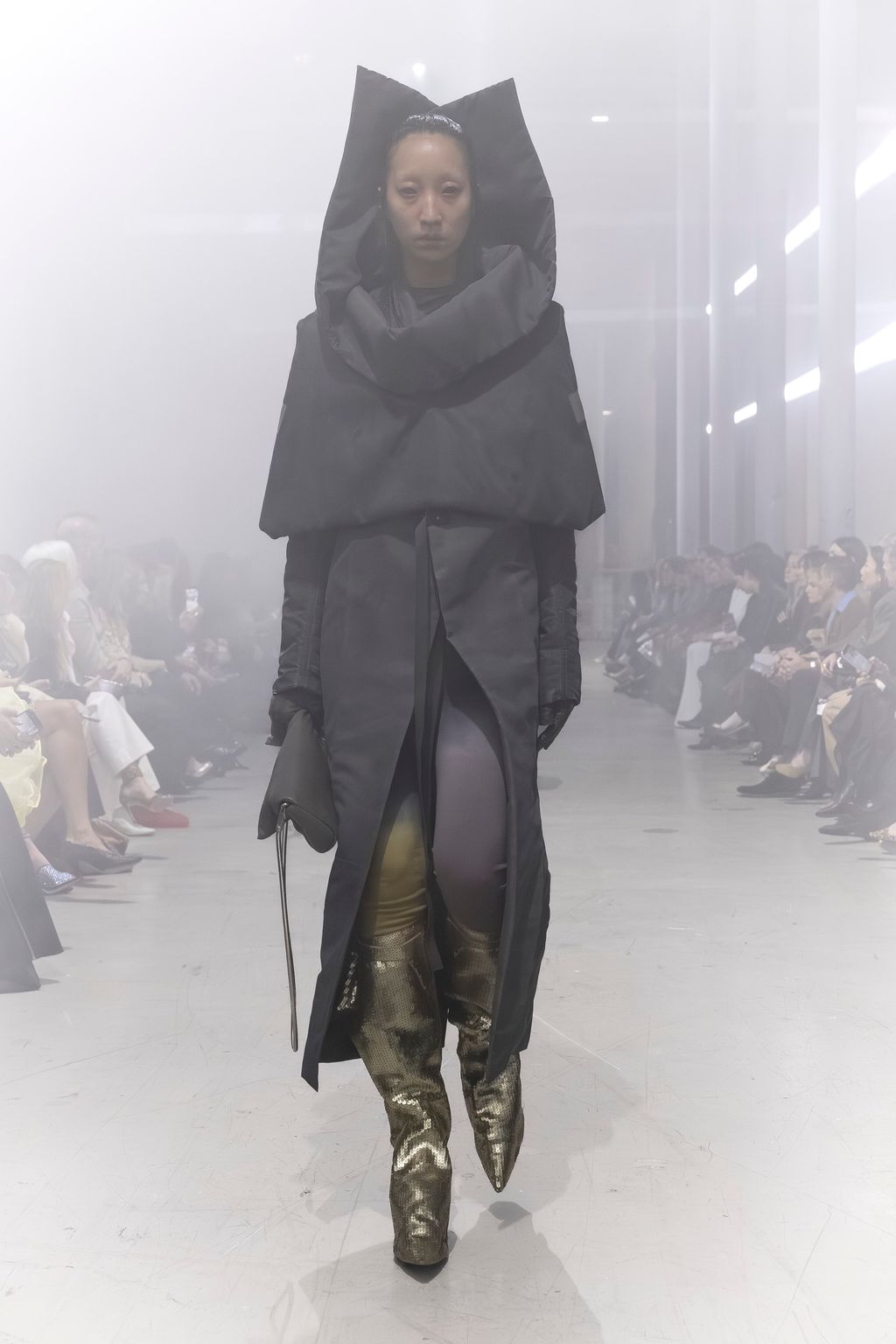 Fashion Week Paris Fall/Winter 2026 look 14 from the Rick Owens collection 女装