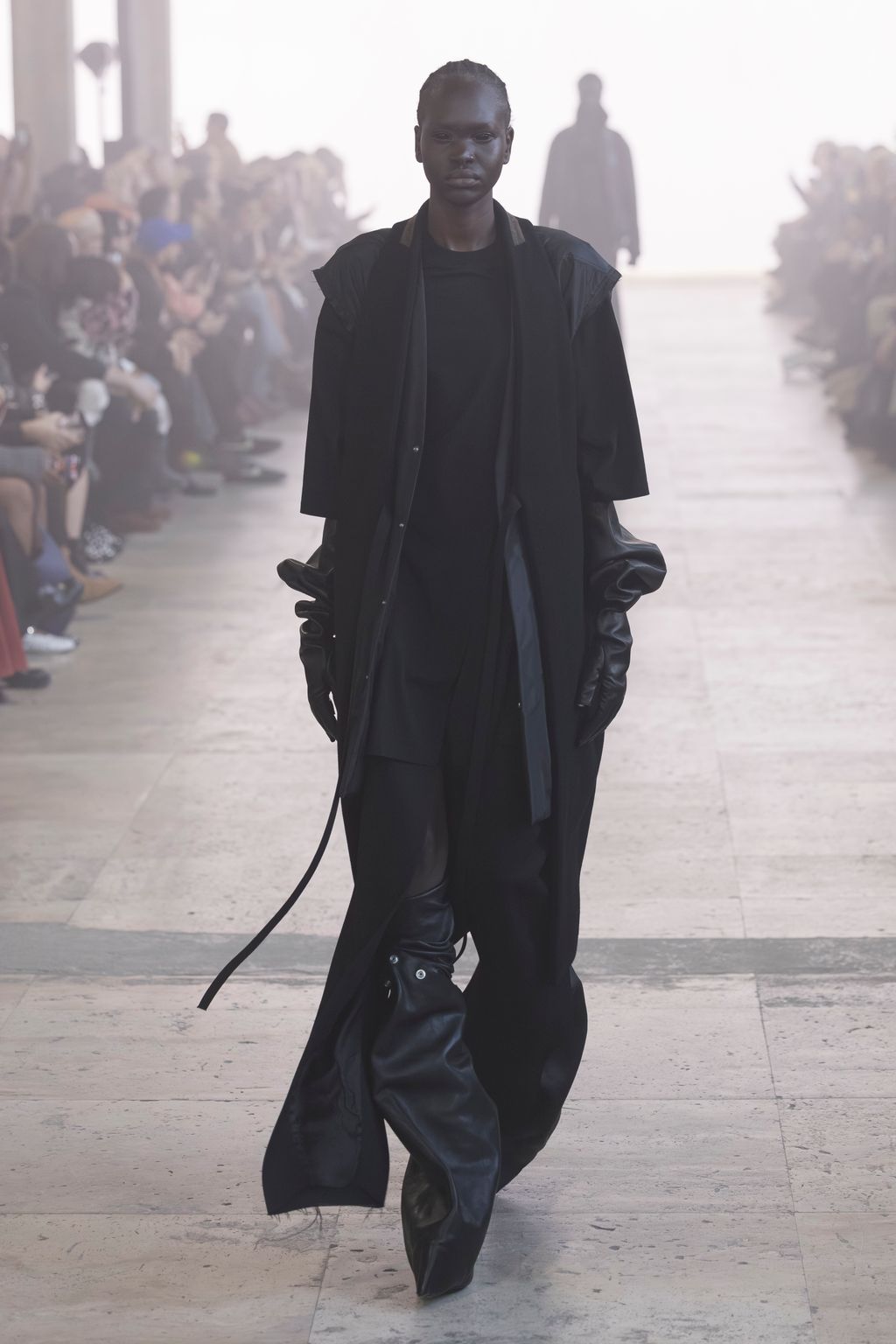 Fashion Week Paris Fall/Winter 2025 look 3 from the Rick Owens collection womenswear