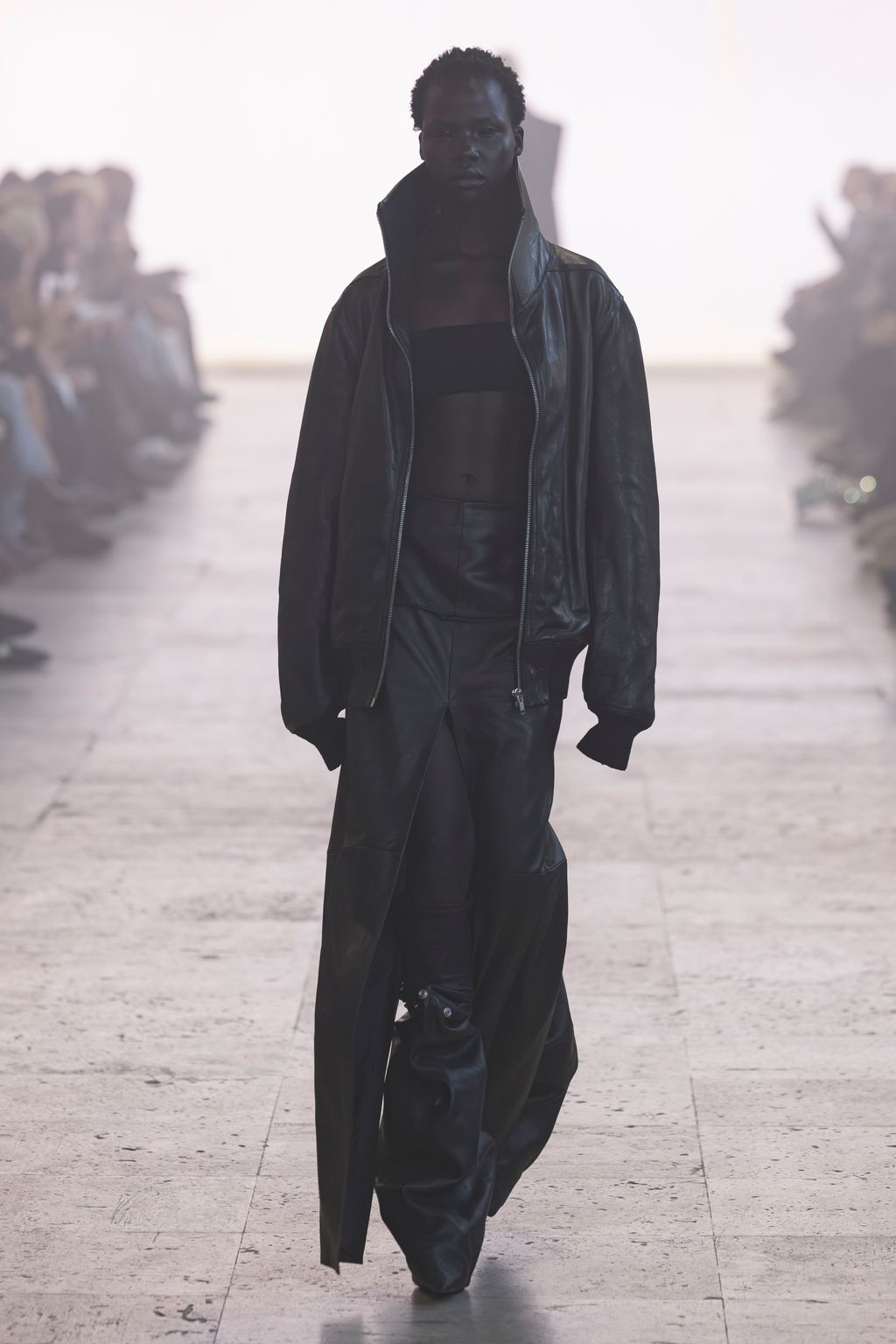 Fashion Week Paris Fall/Winter 2025 look 4 from the Rick Owens collection womenswear