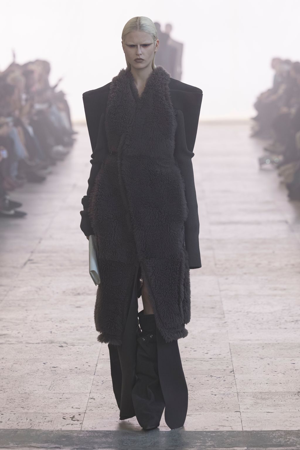 Fashion Week Paris Fall/Winter 2025 look 5 from the Rick Owens collection womenswear