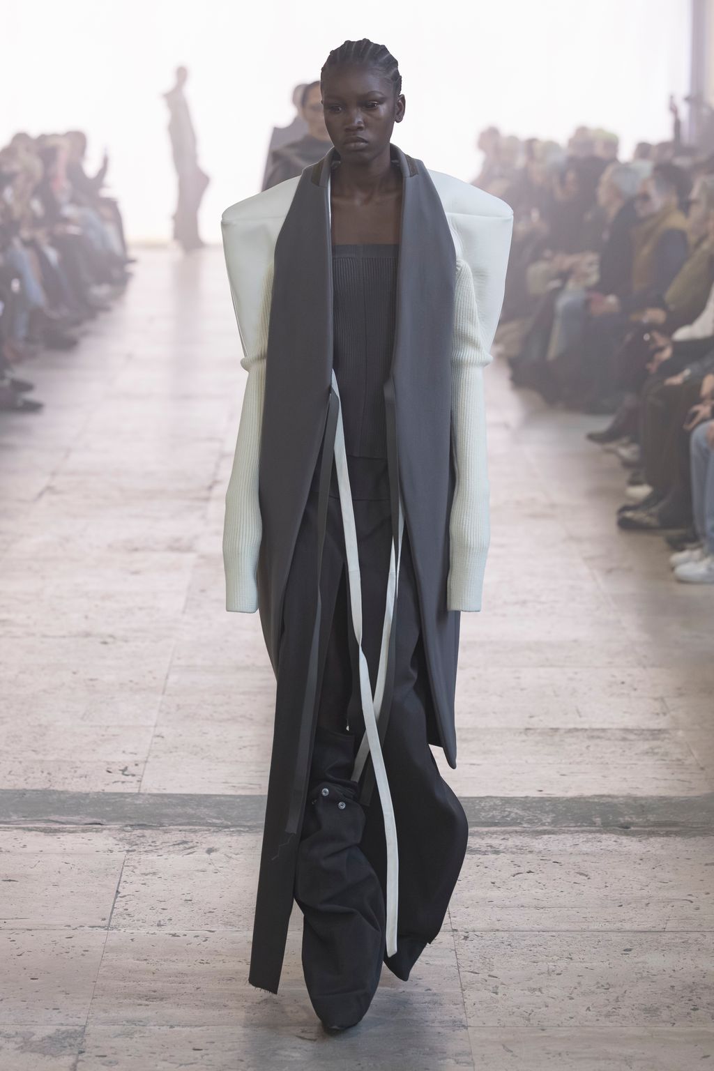 Fashion Week Paris Fall/Winter 2025 look 9 from the Rick Owens collection womenswear