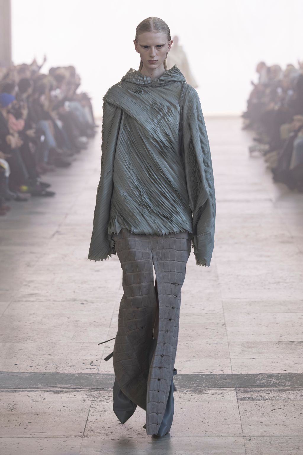 Fashion Week Paris Fall/Winter 2025 look 12 from the Rick Owens collection womenswear