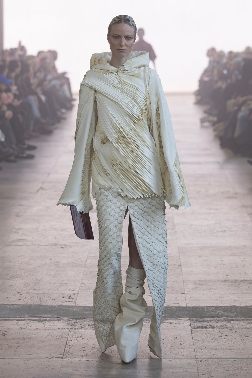 Fashion Week Paris Fall/Winter 2025 look 13 from the Rick Owens collection womenswear