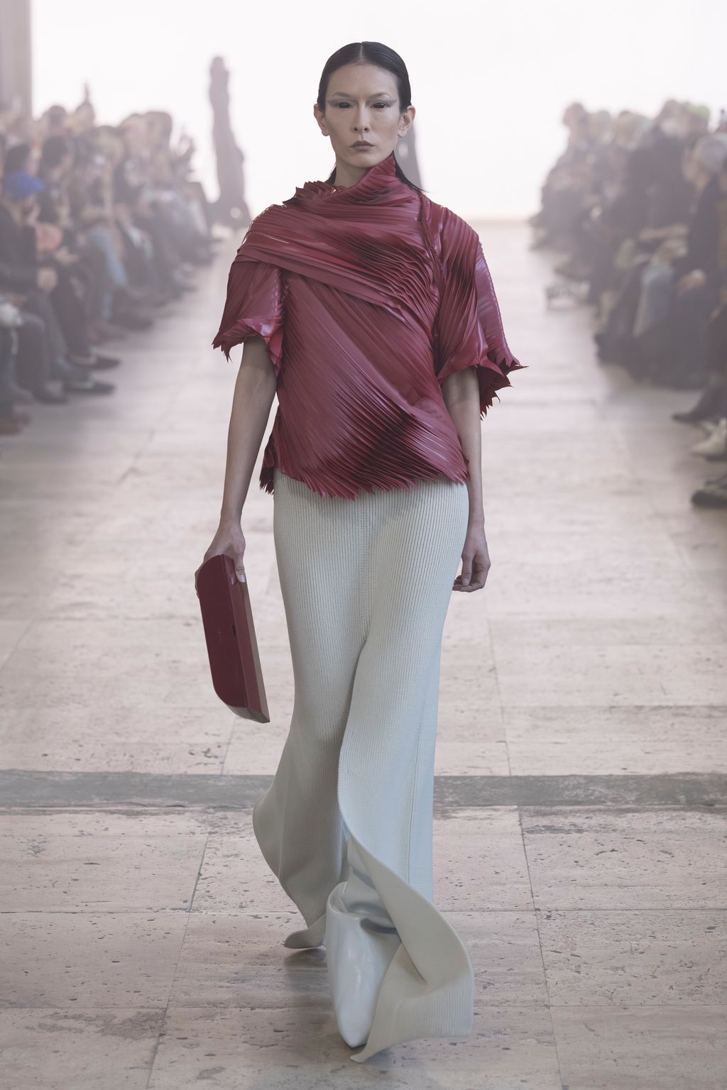 Fashion Week Paris Fall/Winter 2025 look 14 from the Rick Owens collection womenswear