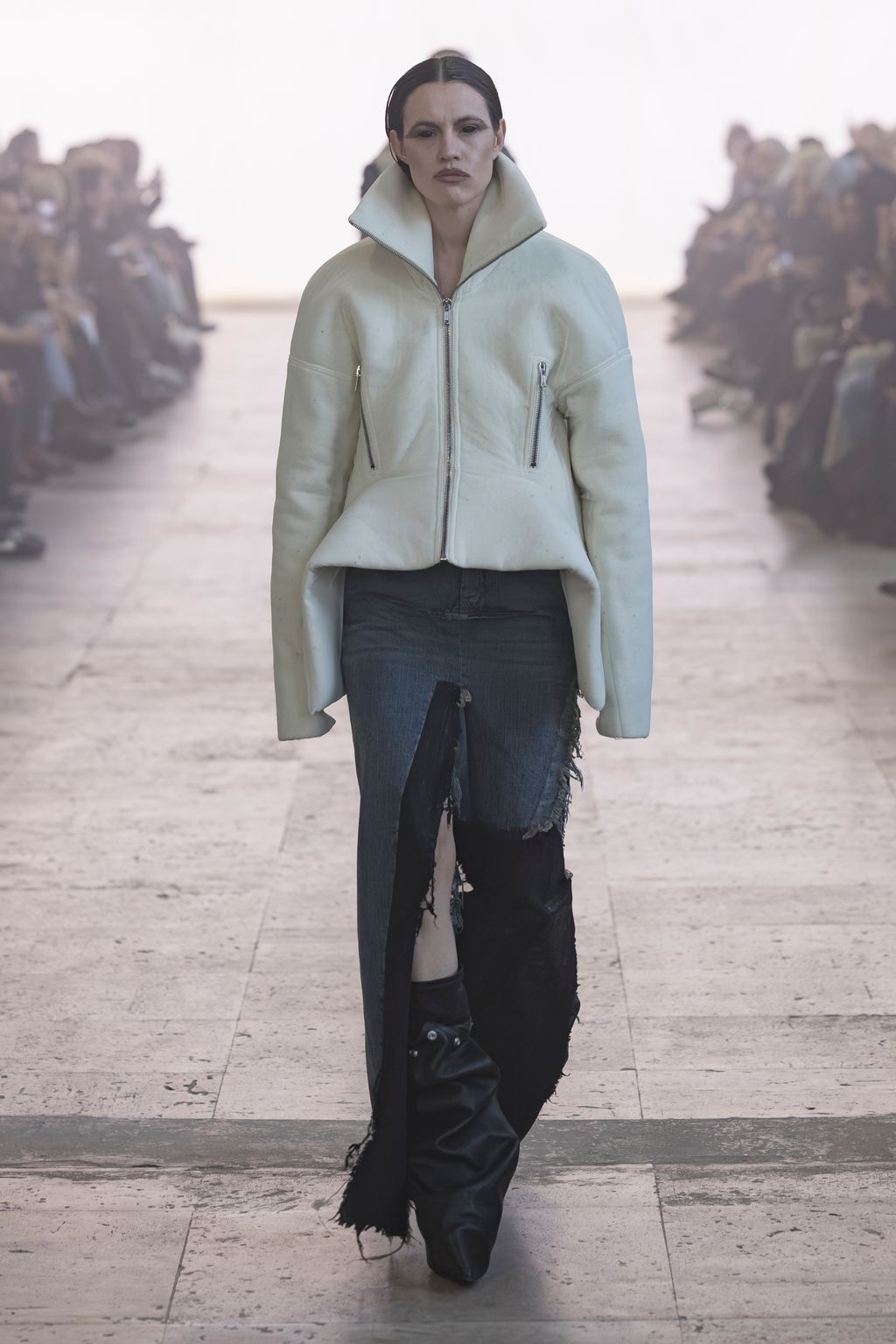 Fashion Week Paris Fall/Winter 2025 look 23 from the Rick Owens collection womenswear