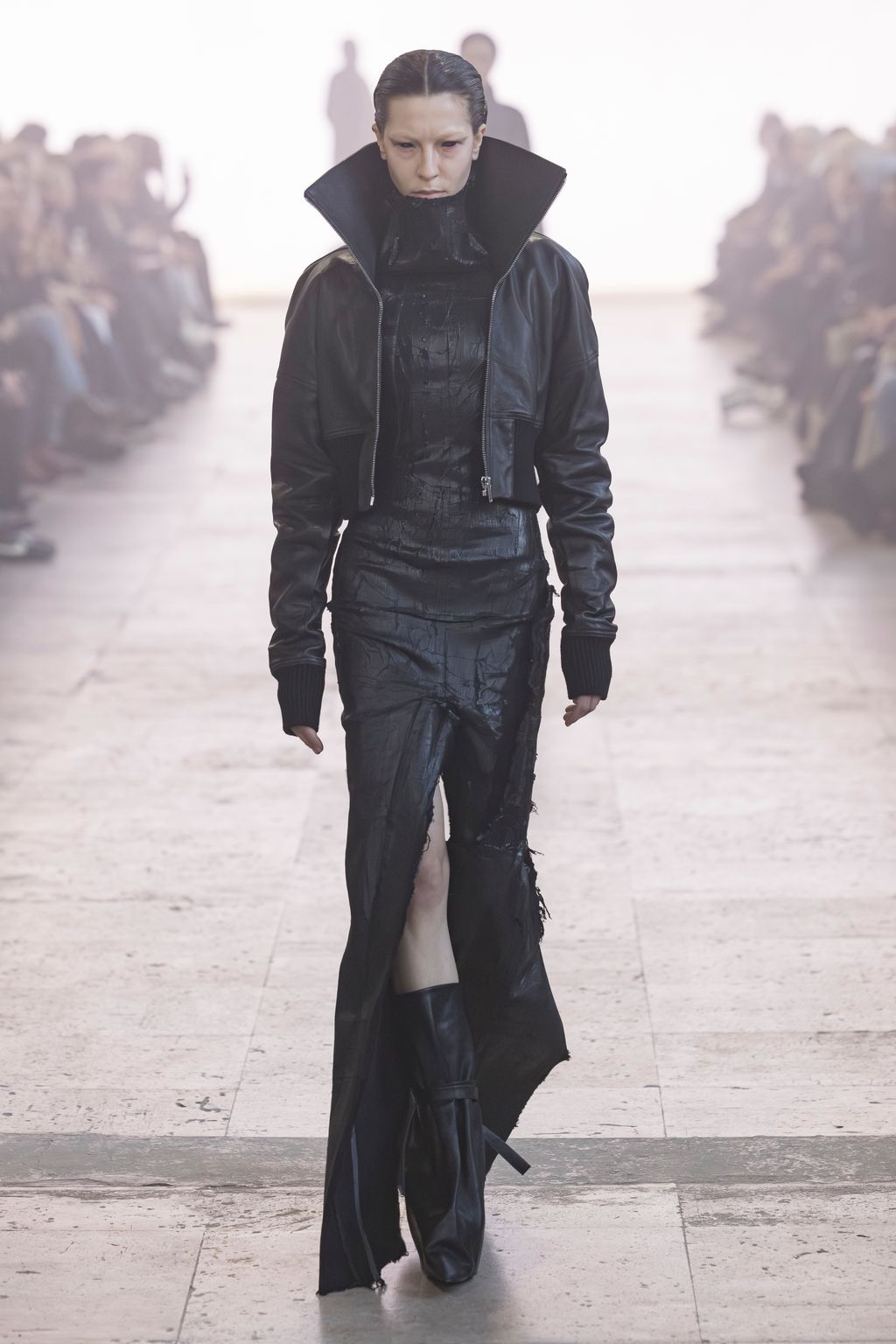 Fashion Week Paris Fall/Winter 2025 look 26 from the Rick Owens collection womenswear