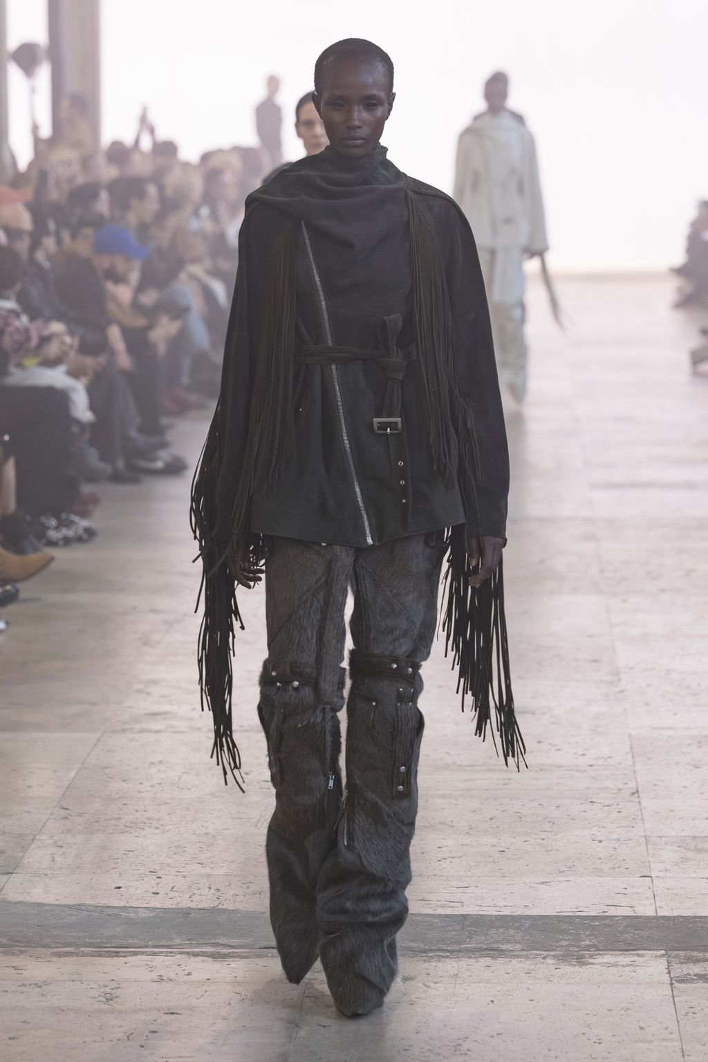 Fashion Week Paris Fall/Winter 2025 look 30 from the Rick Owens collection womenswear