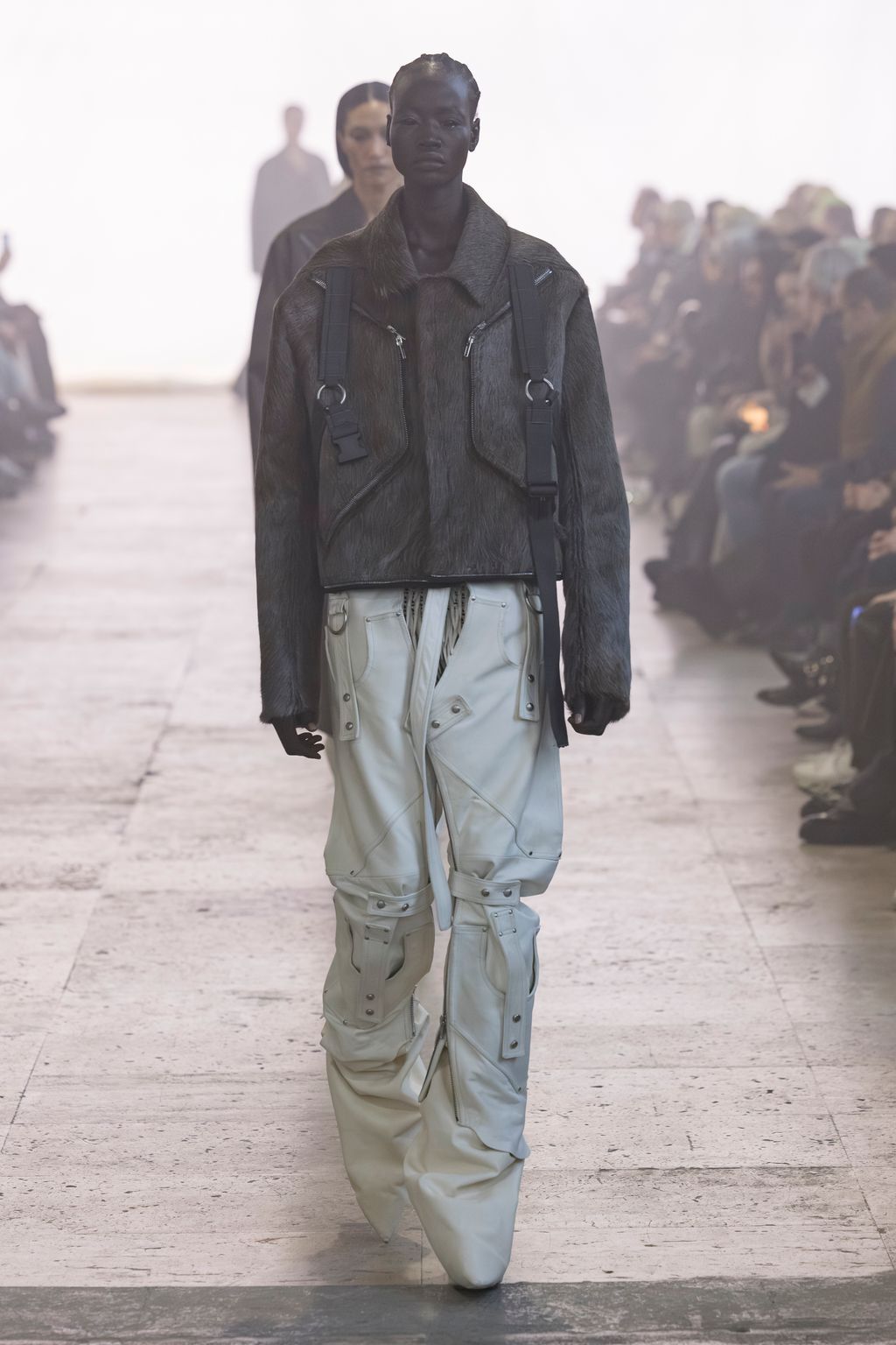 Fashion Week Paris Fall/Winter 2025 look 38 from the Rick Owens collection womenswear