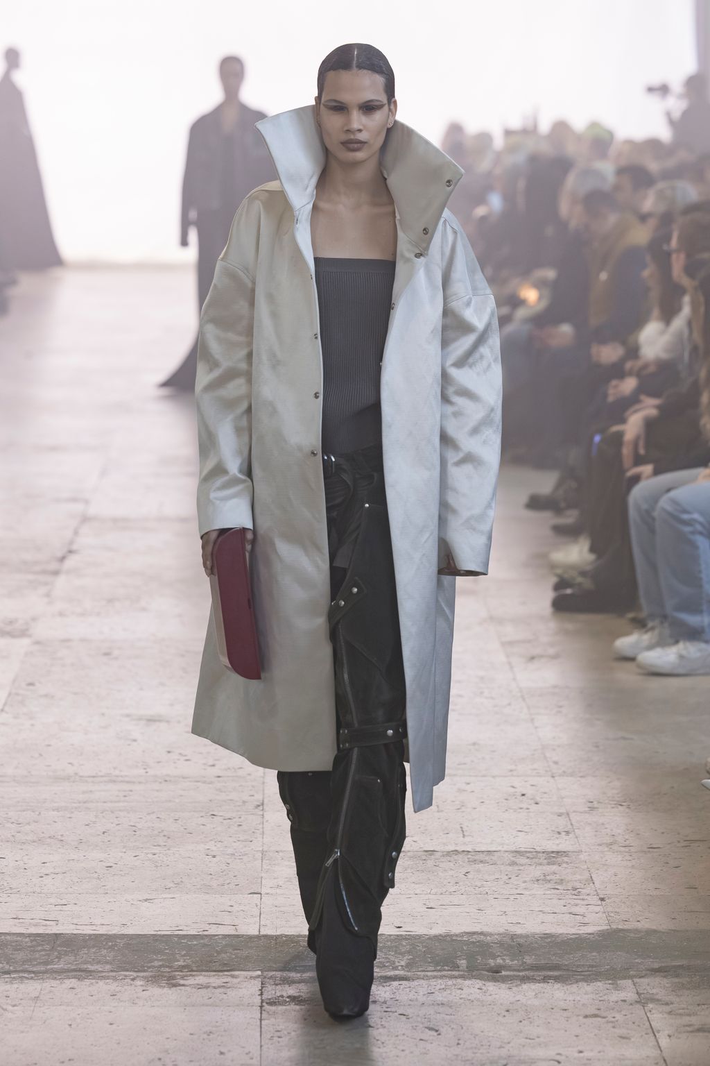 Fashion Week Paris Fall/Winter 2025 look 40 from the Rick Owens collection womenswear