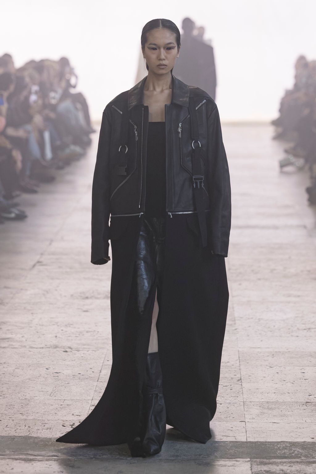 Fashion Week Paris Fall/Winter 2025 look 41 from the Rick Owens collection womenswear