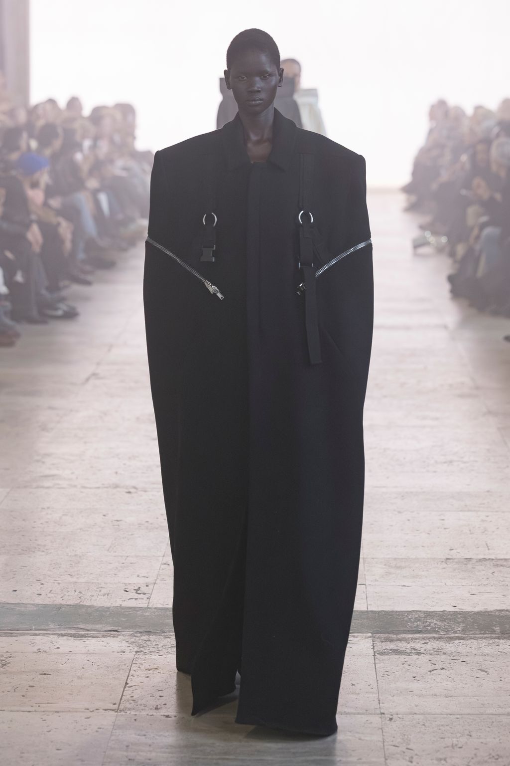 Fashion Week Paris Fall/Winter 2025 look 42 from the Rick Owens collection womenswear
