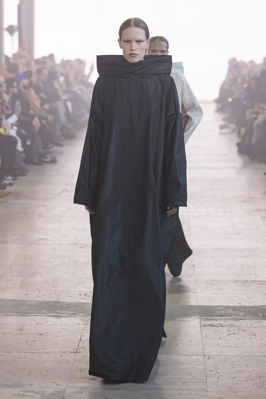 Fashion Week Paris Fall/Winter 2025 look 43 from the Rick Owens collection womenswear