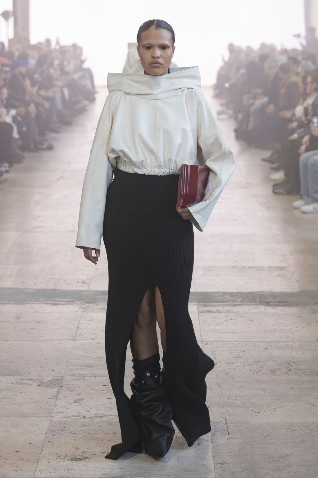 Fashion Week Paris Fall/Winter 2025 look 44 from the Rick Owens collection womenswear