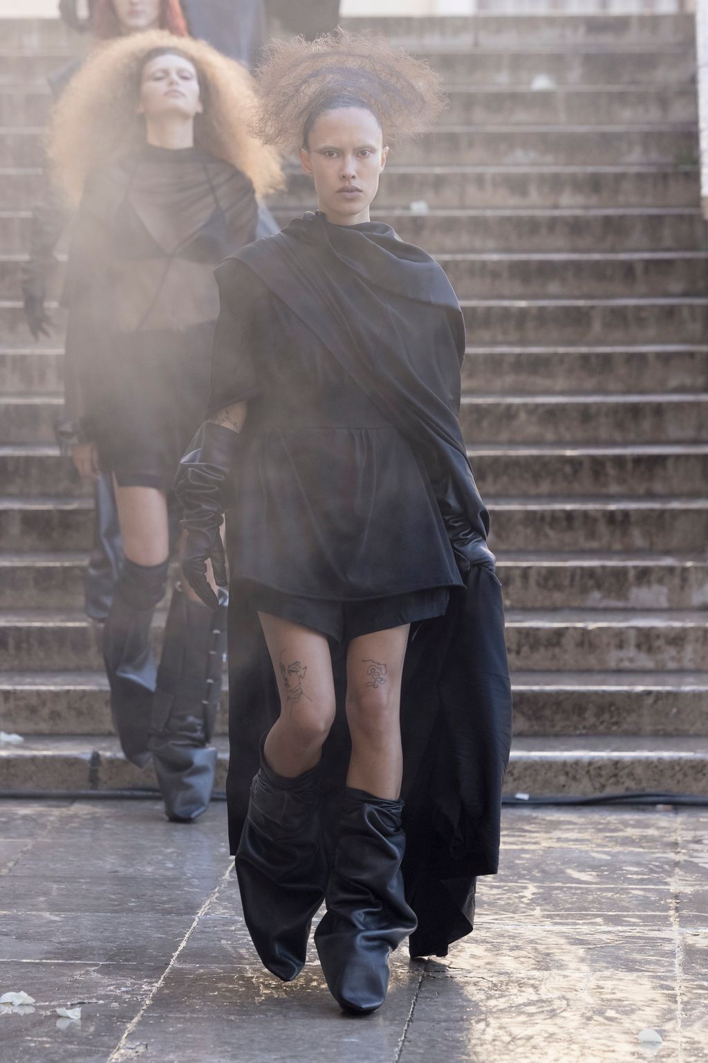 Fashion Week Paris Spring-Summer 2025 look 15 from the Rick Owens collection 女装