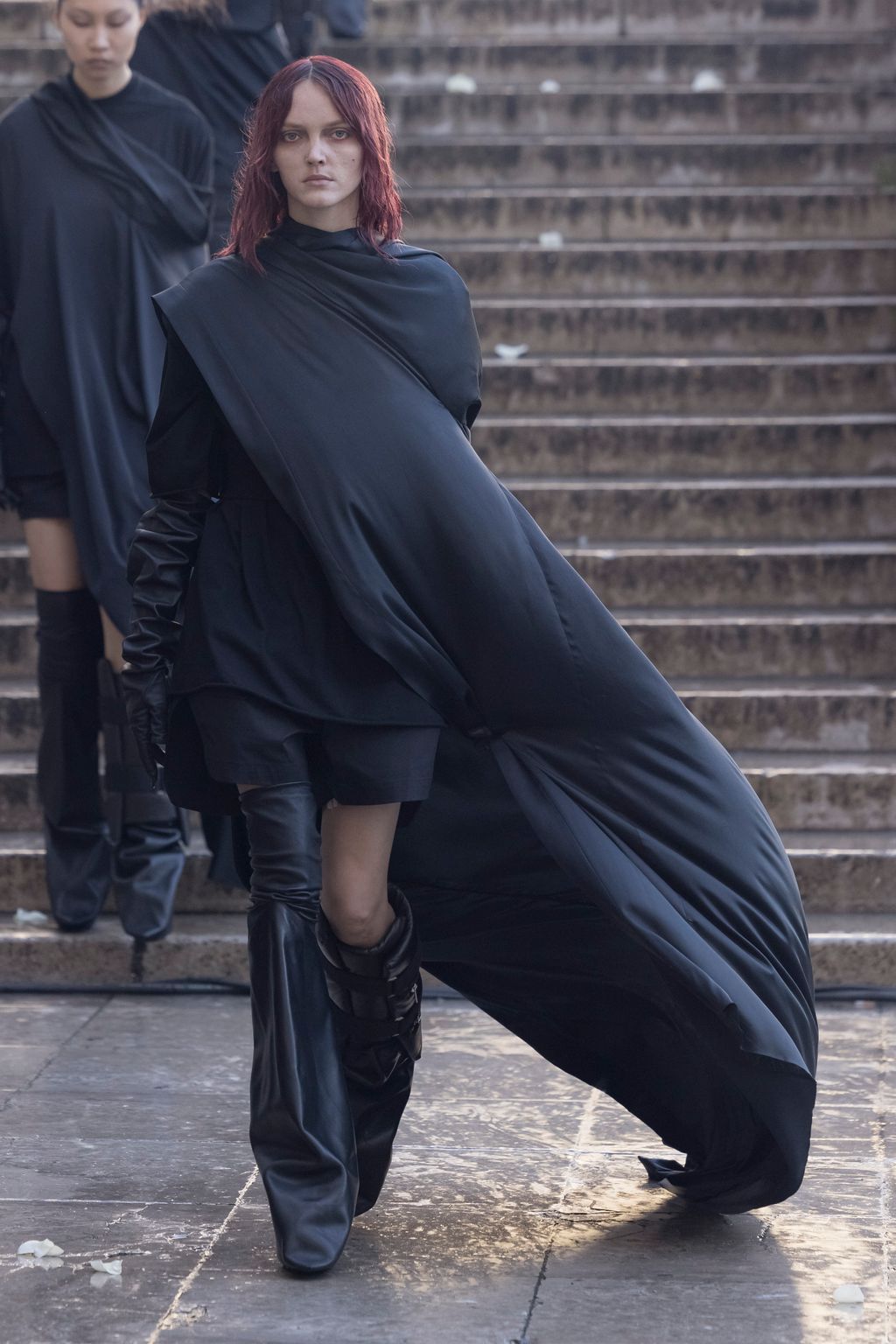 Fashion Week Paris Spring-Summer 2025 look 16 from the Rick Owens collection womenswear