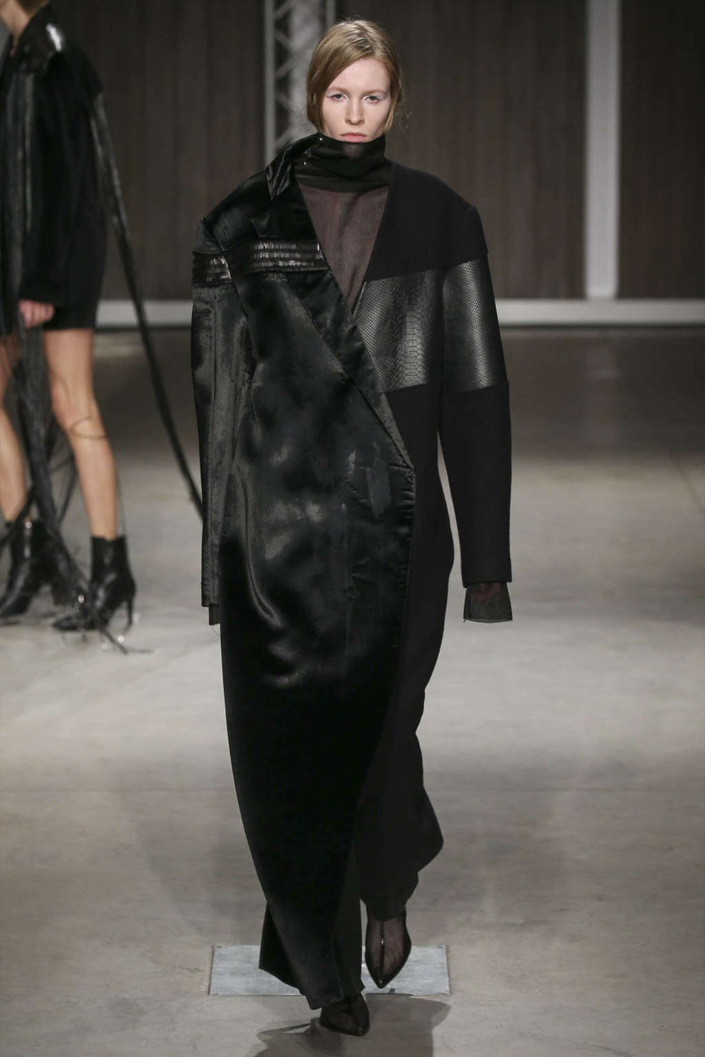 Fashion Week Milan Fall/Winter 2017 look 22 from the Ricostru collection womenswear