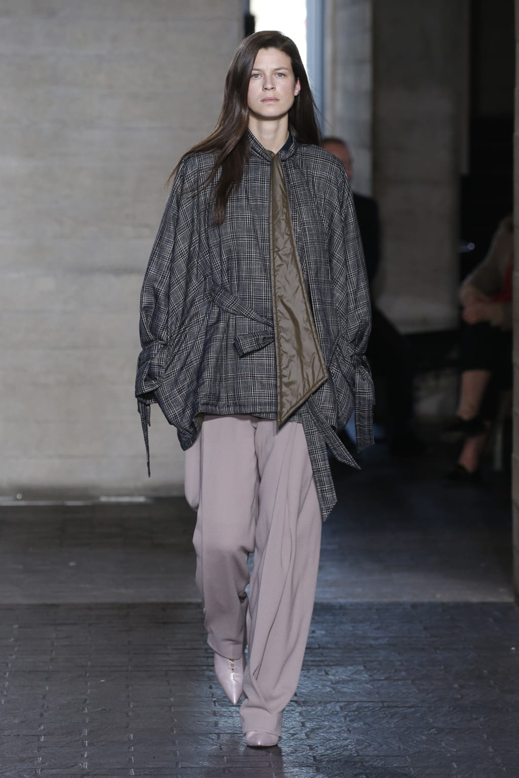 Fashion Week London Fall/Winter 2019 look 14 de la collection Roland Mouret womenswear