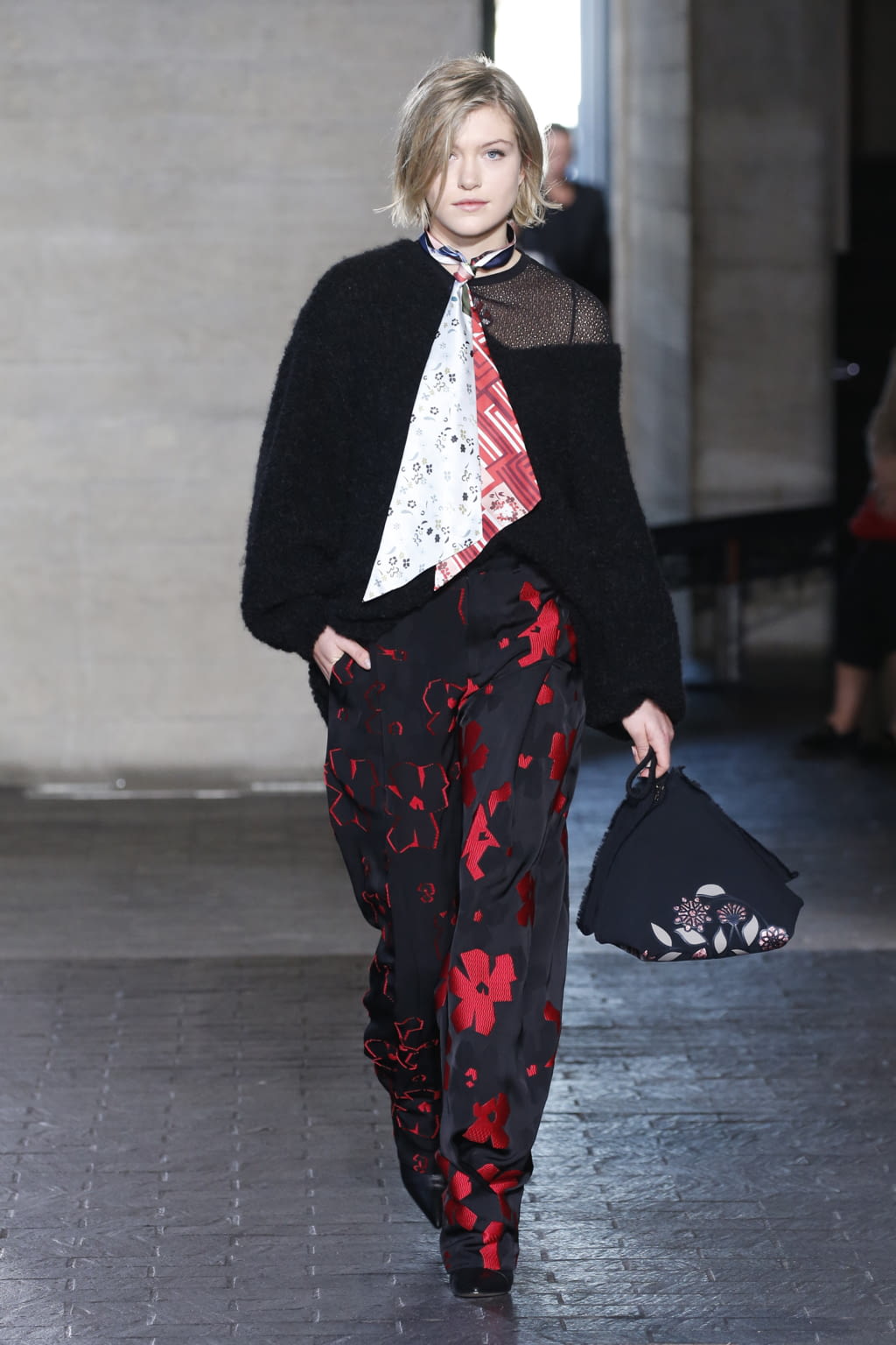 Fashion Week London Fall/Winter 2019 look 27 from the Roland Mouret collection womenswear