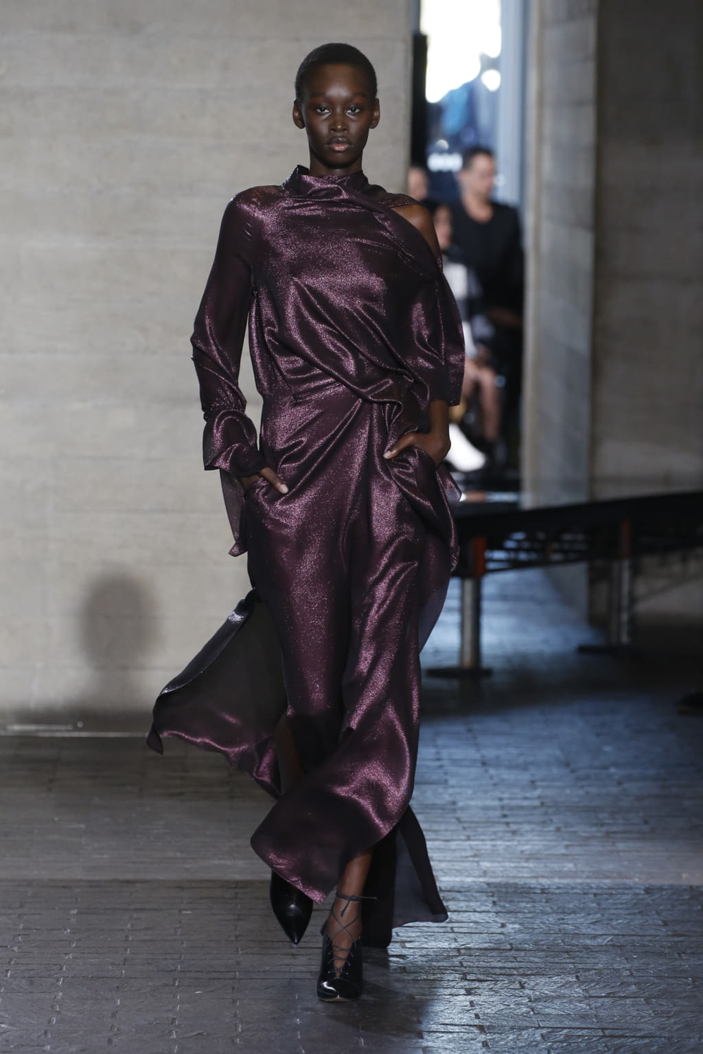 Fashion Week London Fall/Winter 2019 look 29 from the Roland Mouret collection womenswear