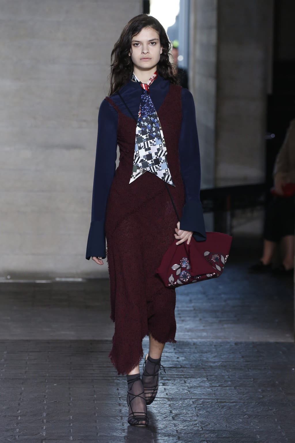 Fashion Week London Fall/Winter 2019 look 31 from the Roland Mouret collection womenswear