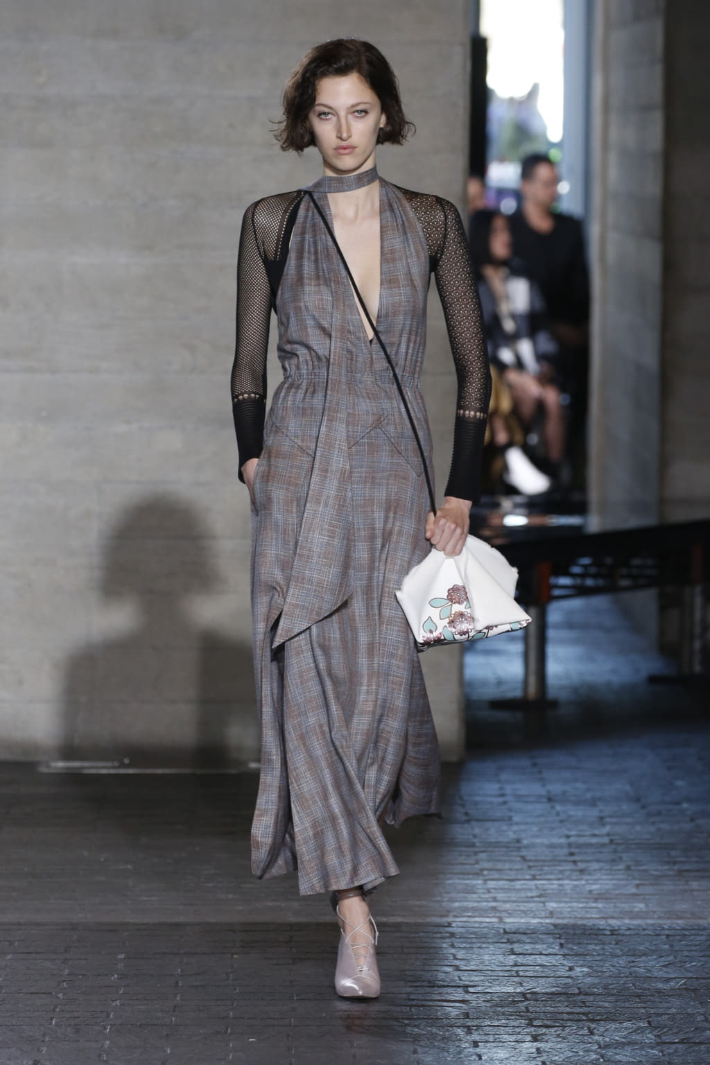Fashion Week London Fall/Winter 2019 look 33 from the Roland Mouret collection womenswear