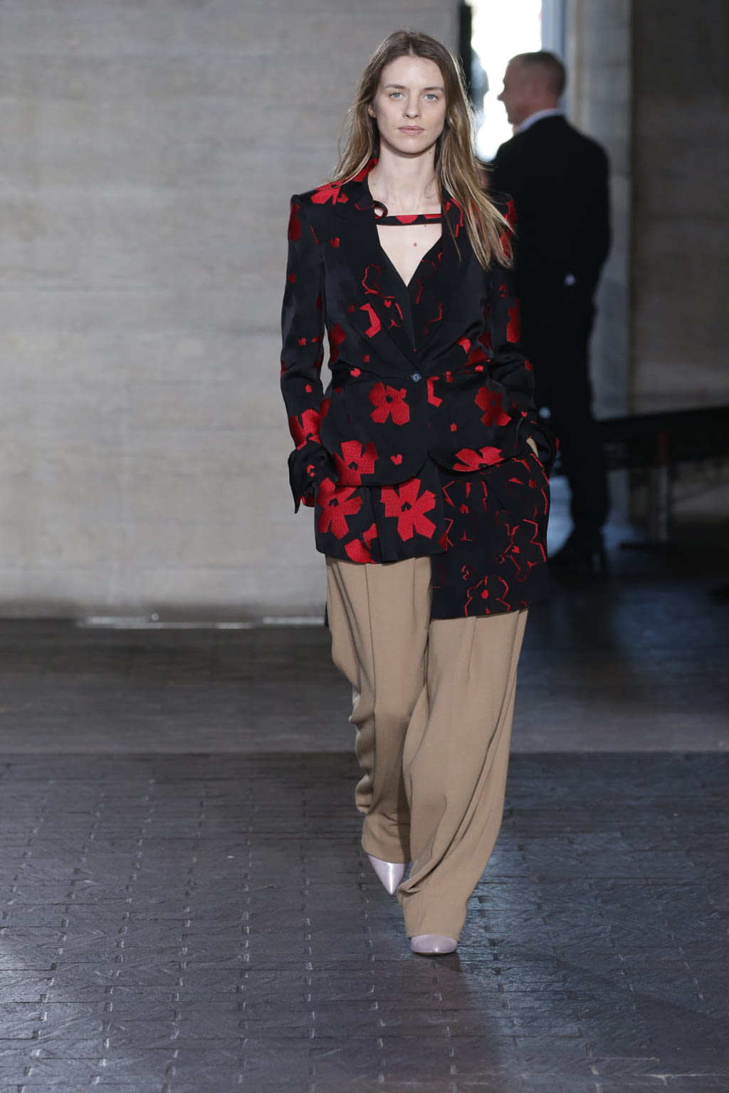 Fashion Week London Fall/Winter 2019 look 38 from the Roland Mouret collection womenswear