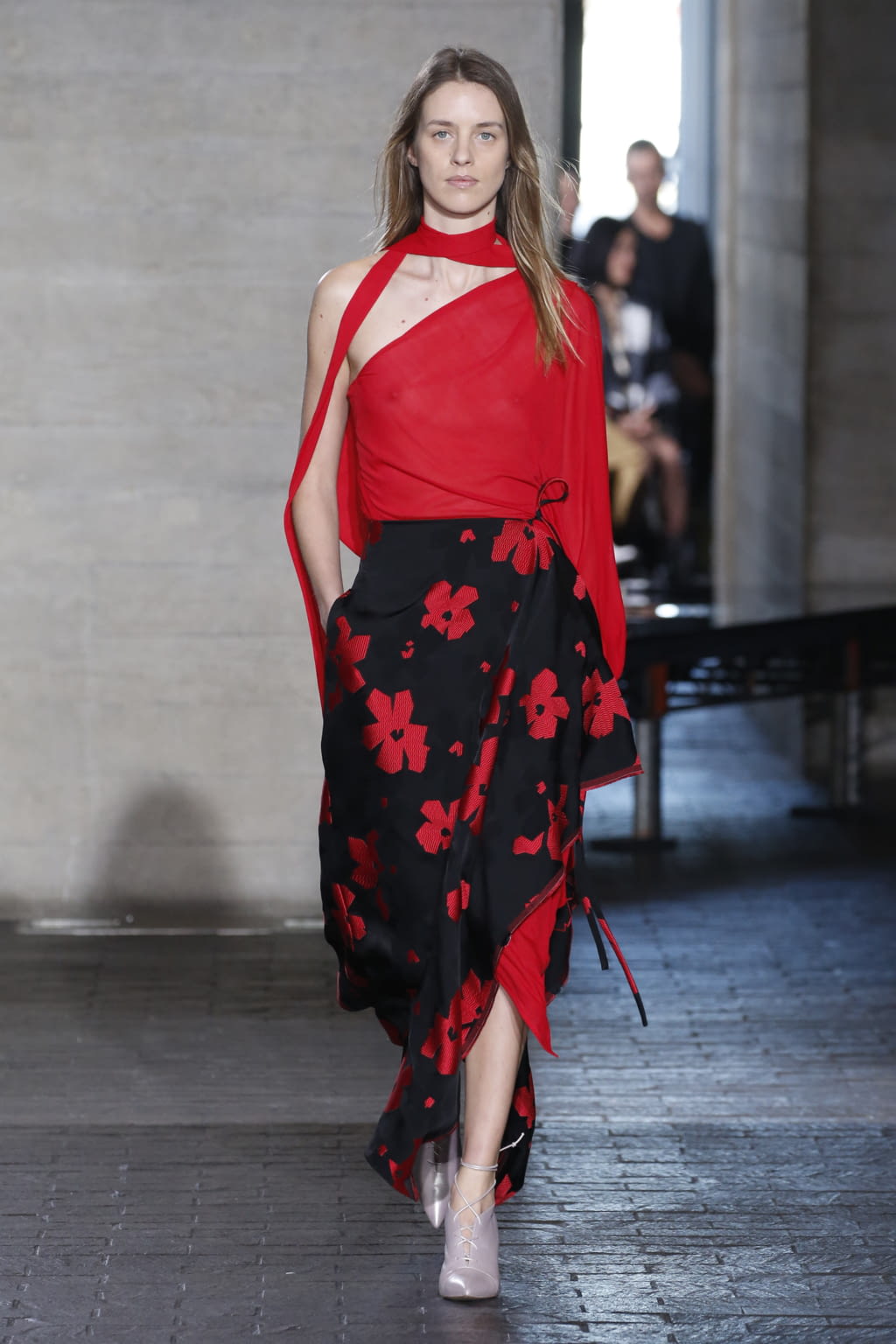 Fashion Week London Fall/Winter 2019 look 8 from the Roland Mouret collection womenswear