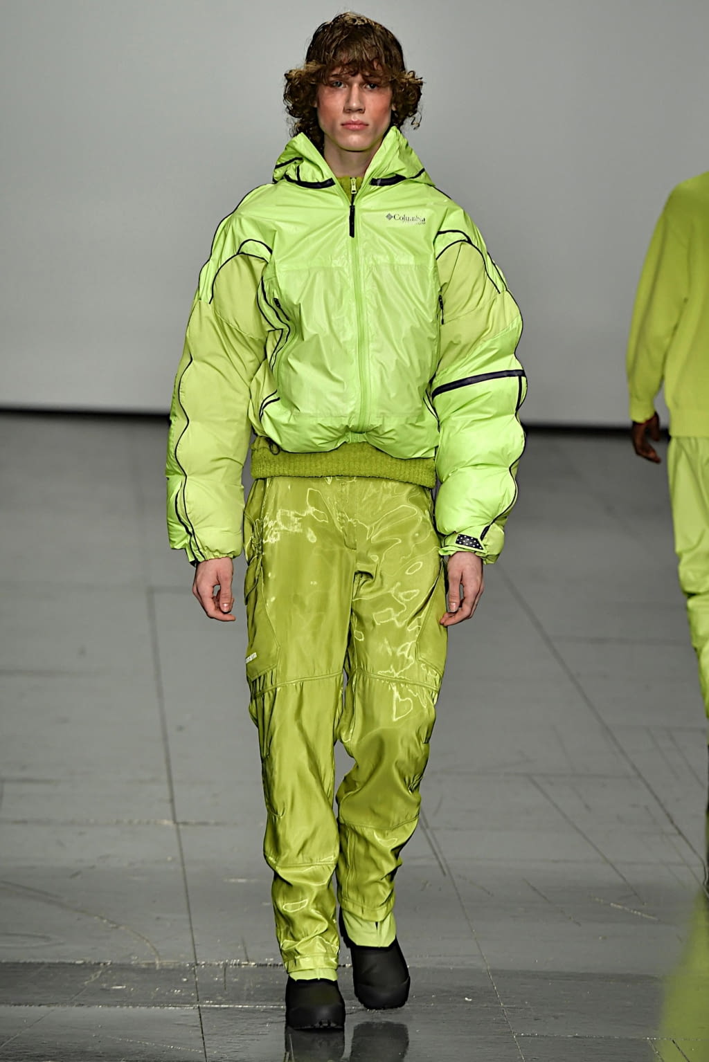 Fashion Week London Fall/Winter 2022 look 2 from the Robyn Lynch collection 男装