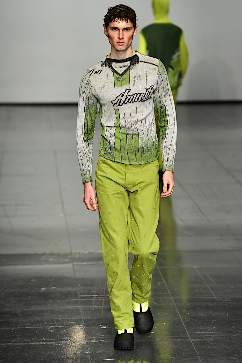 Fashion Week London Fall/Winter 2022 look 5 from the Robyn Lynch collection 男装