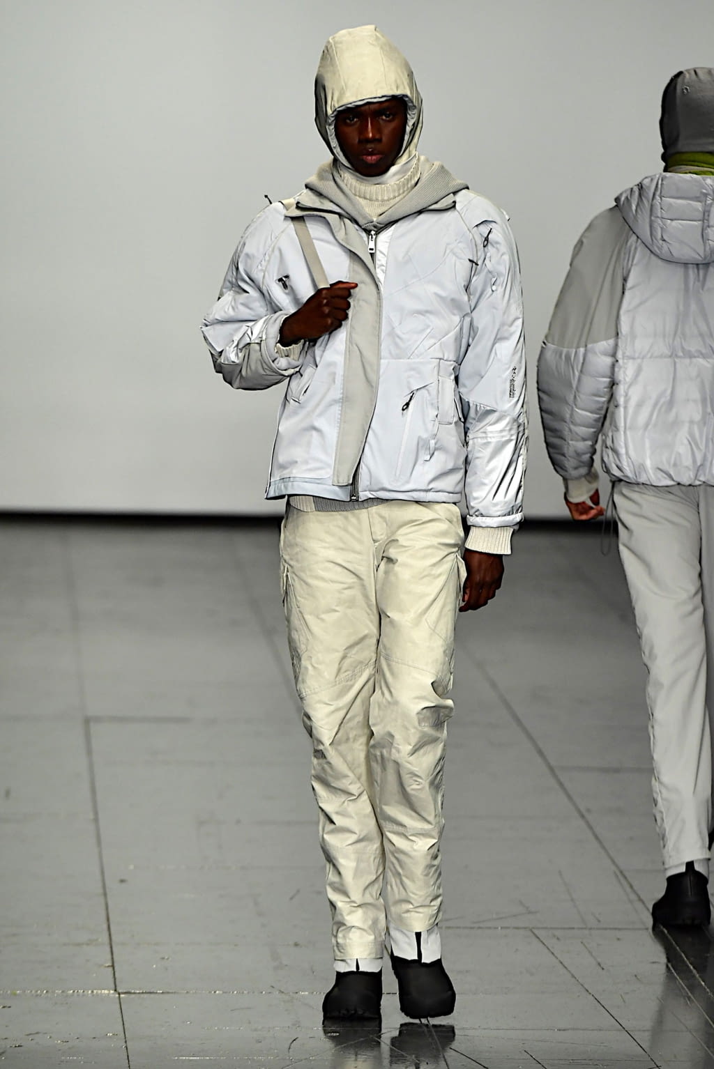 Fashion Week London Fall/Winter 2022 look 8 from the Robyn Lynch collection 男装