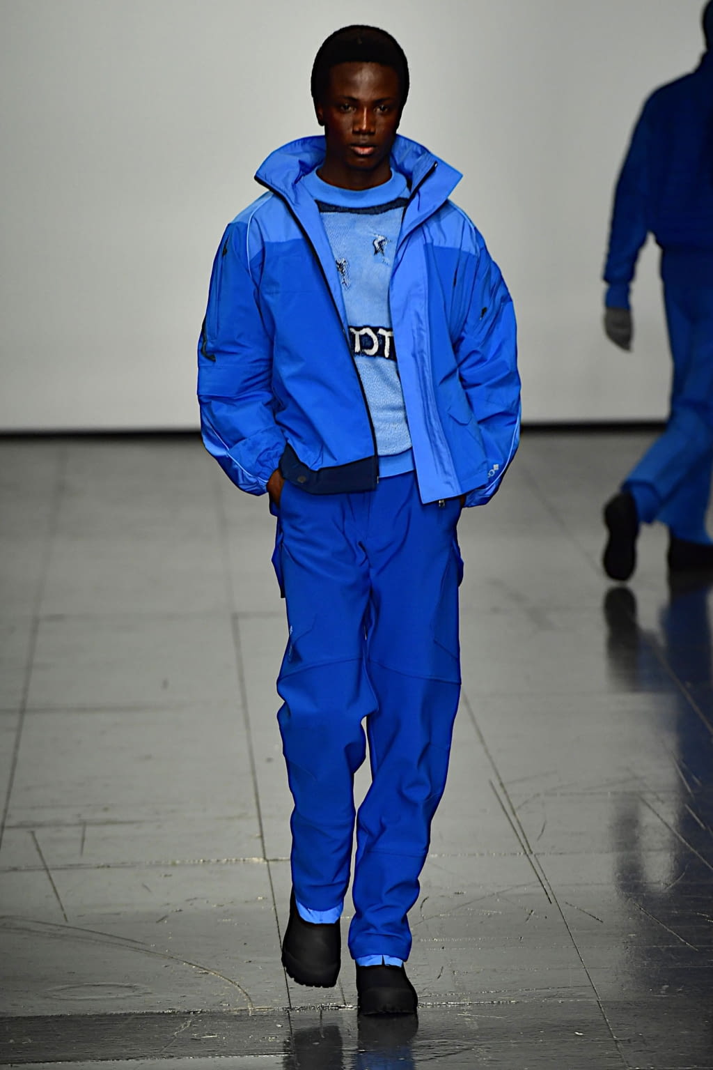 Fashion Week London Fall/Winter 2022 look 13 from the Robyn Lynch collection 男装