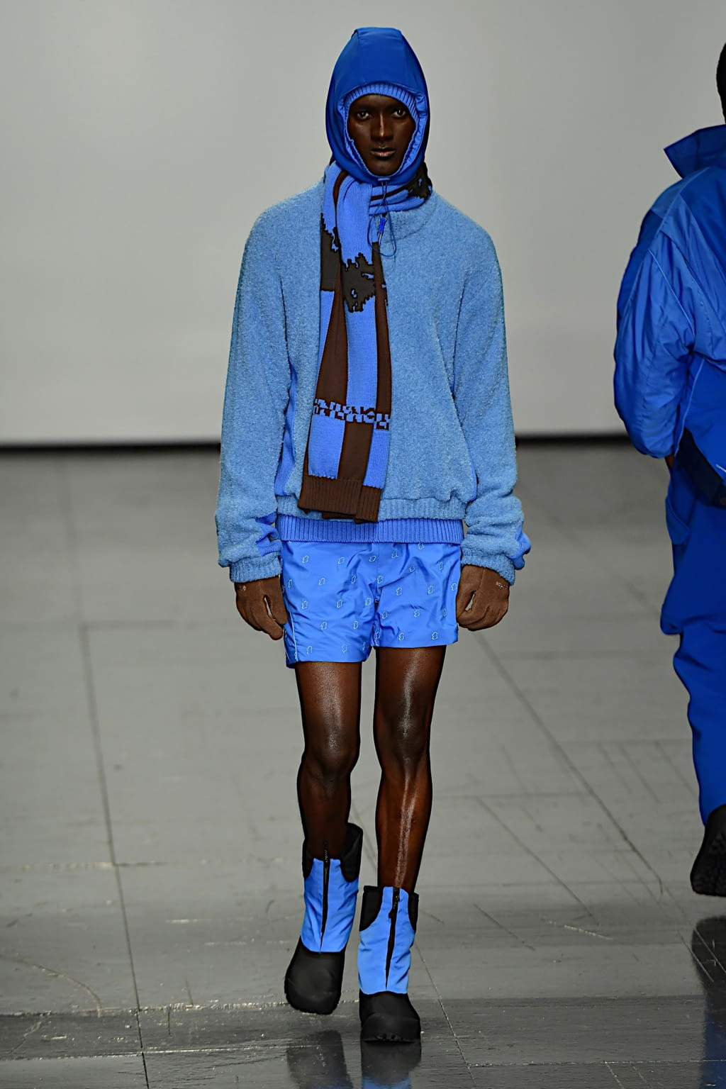 Fashion Week London Fall/Winter 2022 look 14 from the Robyn Lynch collection menswear