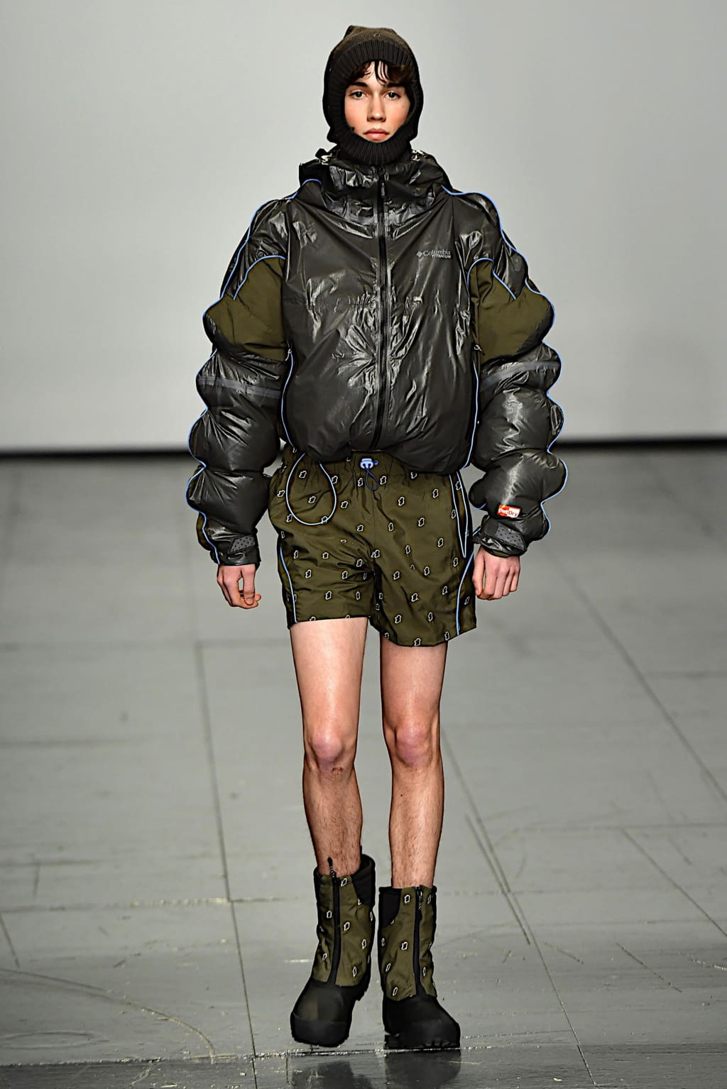 Fashion Week London Fall/Winter 2022 look 15 from the Robyn Lynch collection menswear