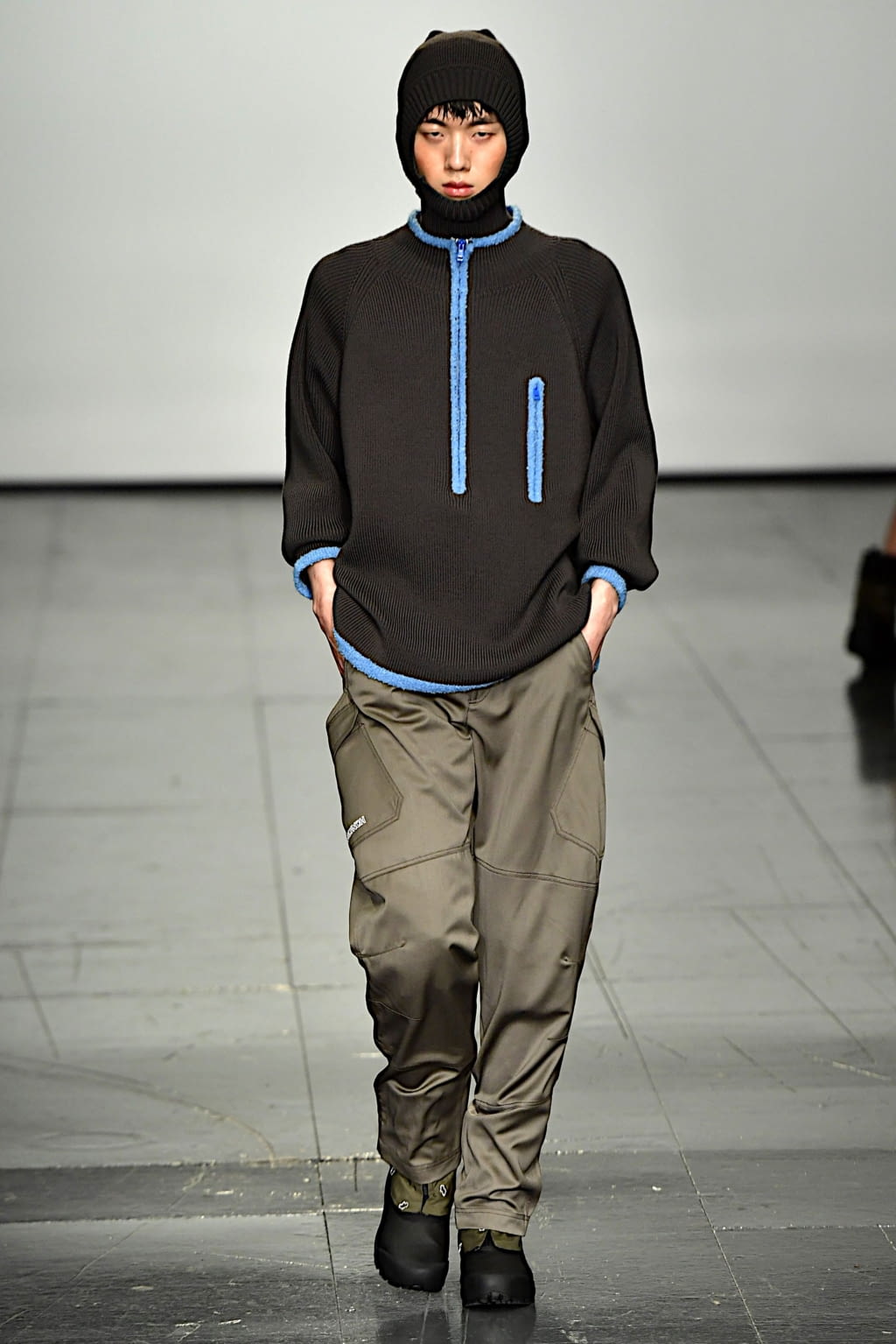 Fashion Week London Fall/Winter 2022 look 16 from the Robyn Lynch collection menswear