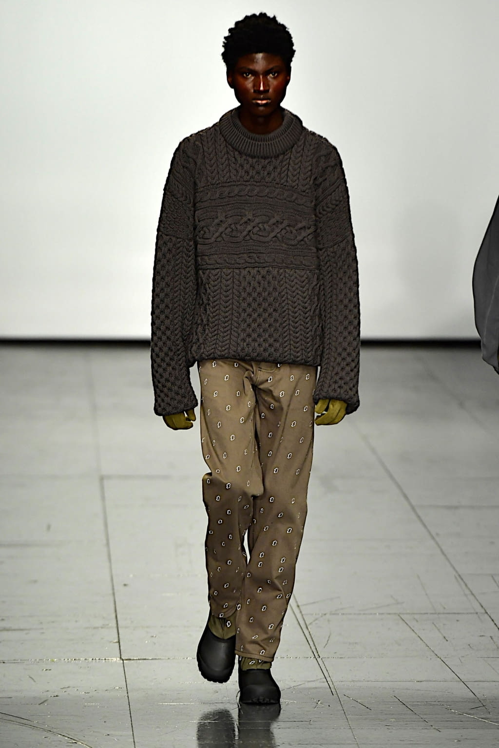 Fashion Week London Fall/Winter 2022 look 19 from the Robyn Lynch collection menswear