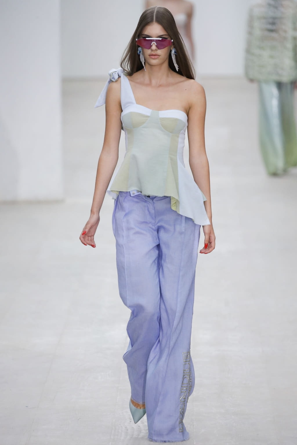 Fashion Week London Spring/Summer 2020 look 6 from the Roberta Einer collection 女装