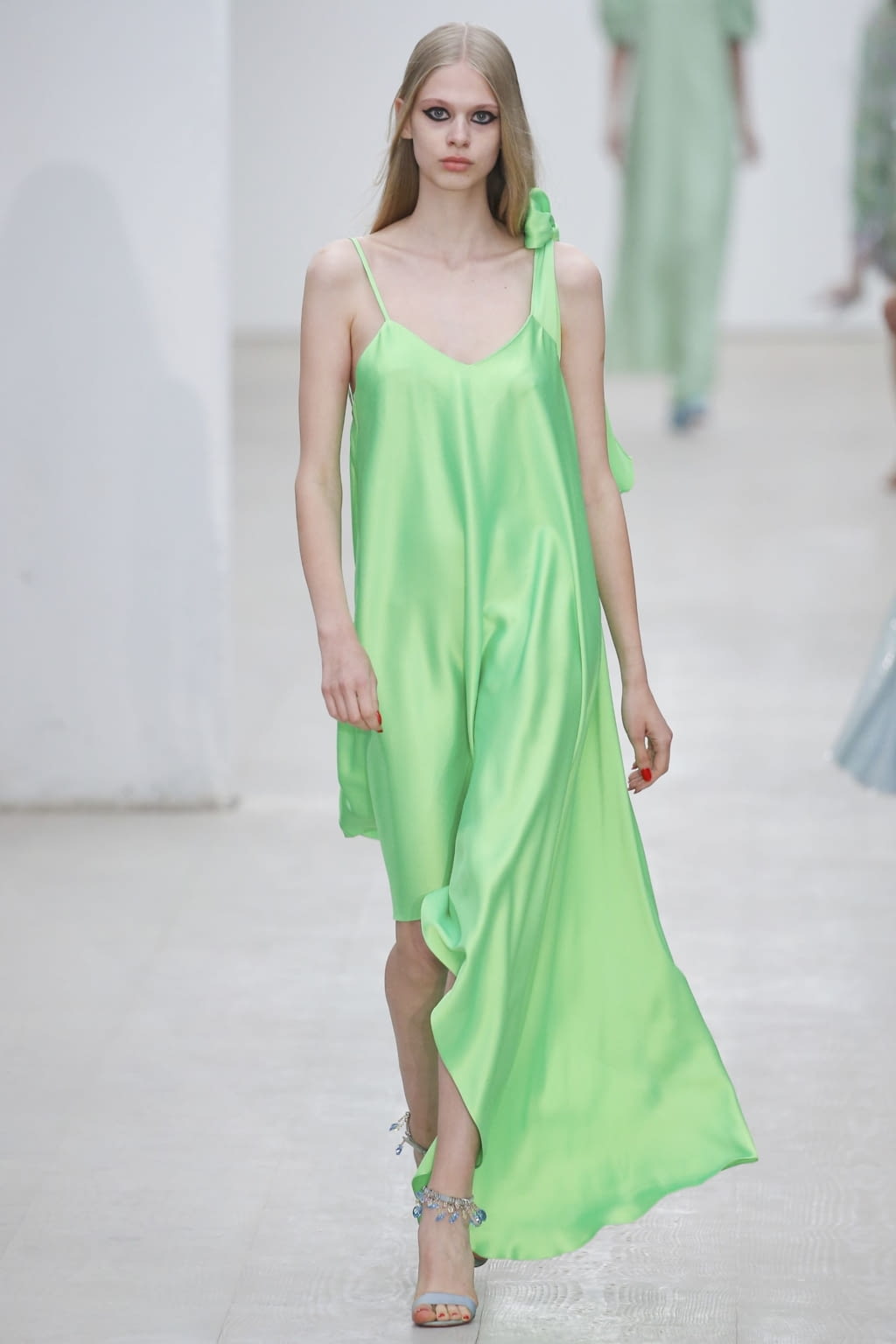 Fashion Week London Spring/Summer 2020 look 32 from the Roberta Einer collection 女装