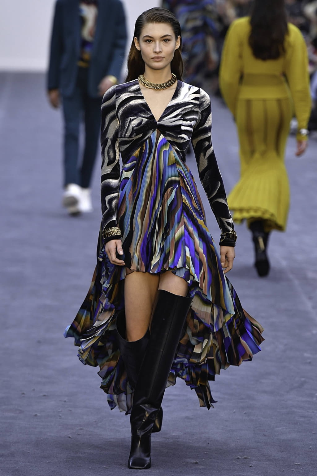 Fashion Week Milan Fall/Winter 2019 look 4 from the Roberto Cavalli collection 女装