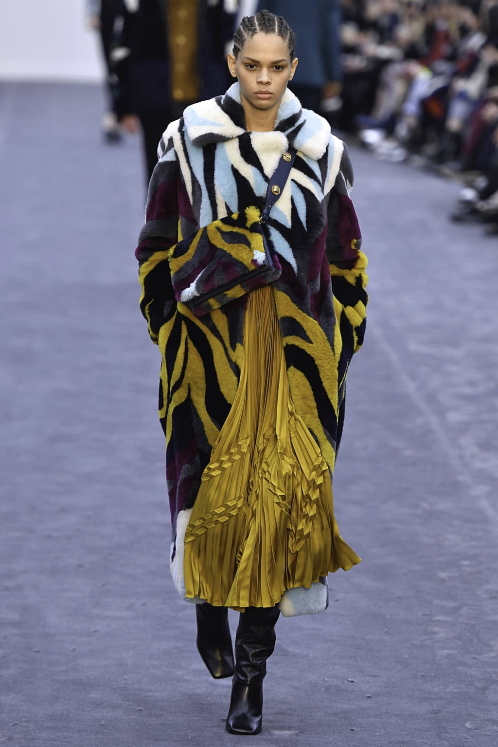Fashion Week Milan Fall/Winter 2019 look 7 from the Roberto Cavalli collection 女装