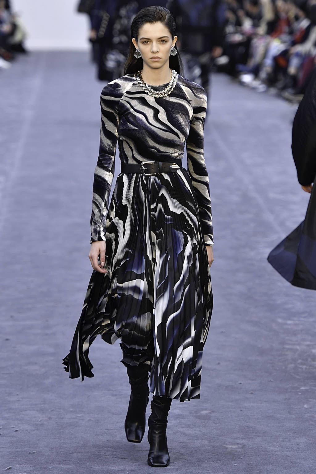 Fashion Week Milan Fall/Winter 2019 look 33 from the Roberto Cavalli collection 女装