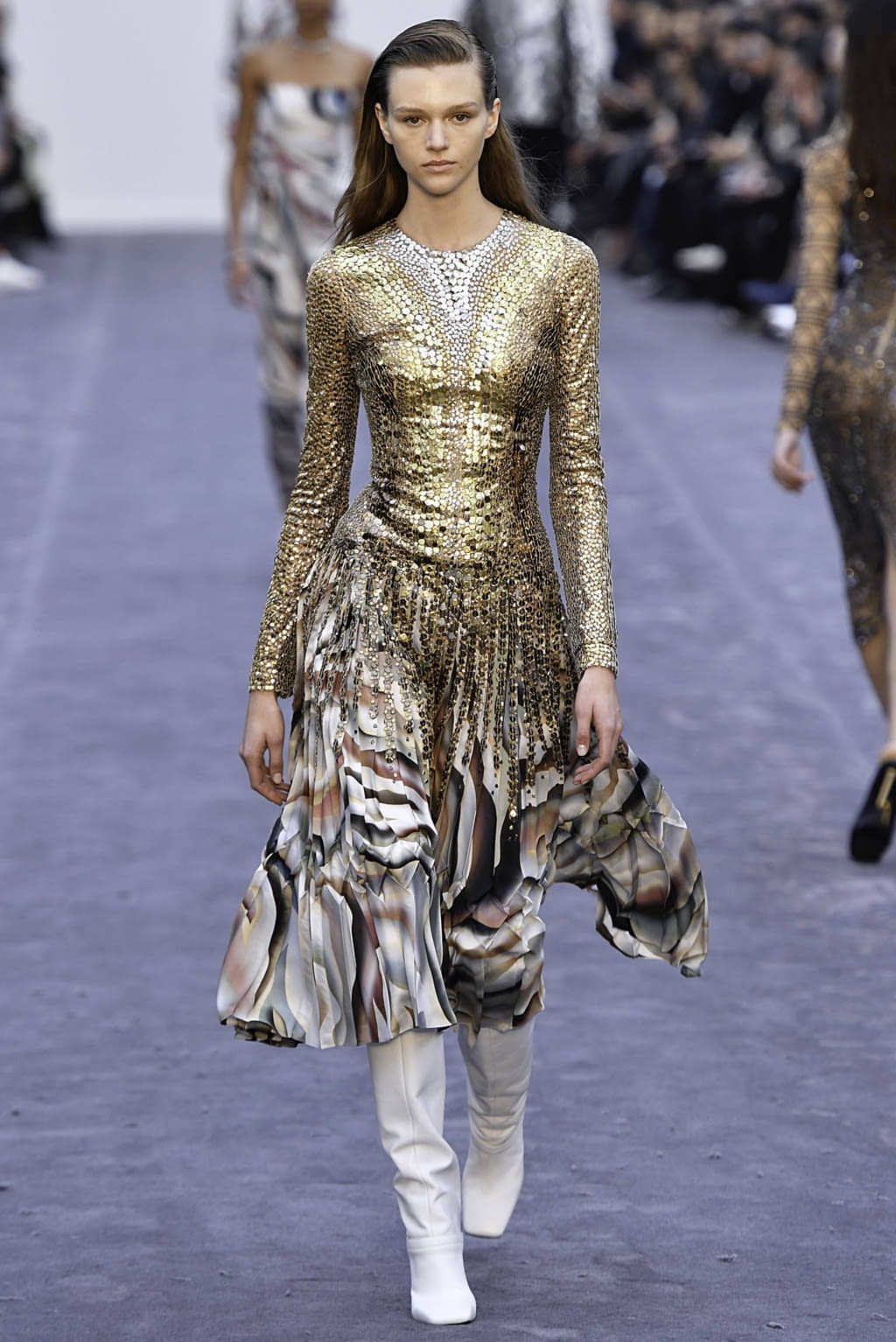 Fashion Week Milan Fall/Winter 2019 look 41 from the Roberto Cavalli collection 女装