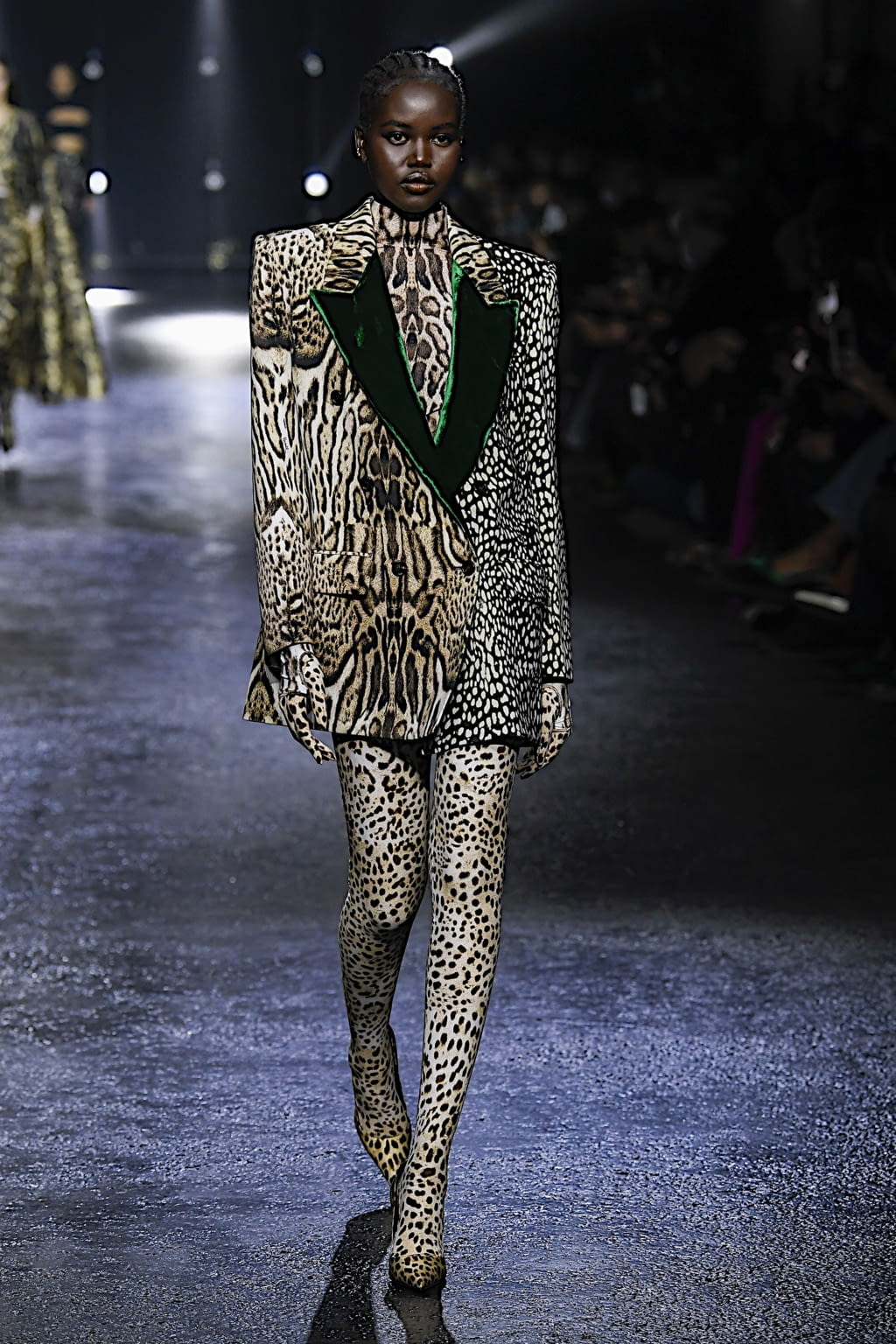 Fashion Week Milan Fall/Winter 2022 look 1 from the Roberto Cavalli collection 女装