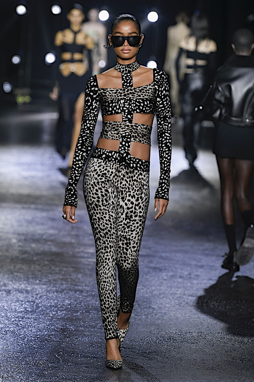 Fashion Week Milan Fall/Winter 2022 look 11 from the Roberto Cavalli collection 女装