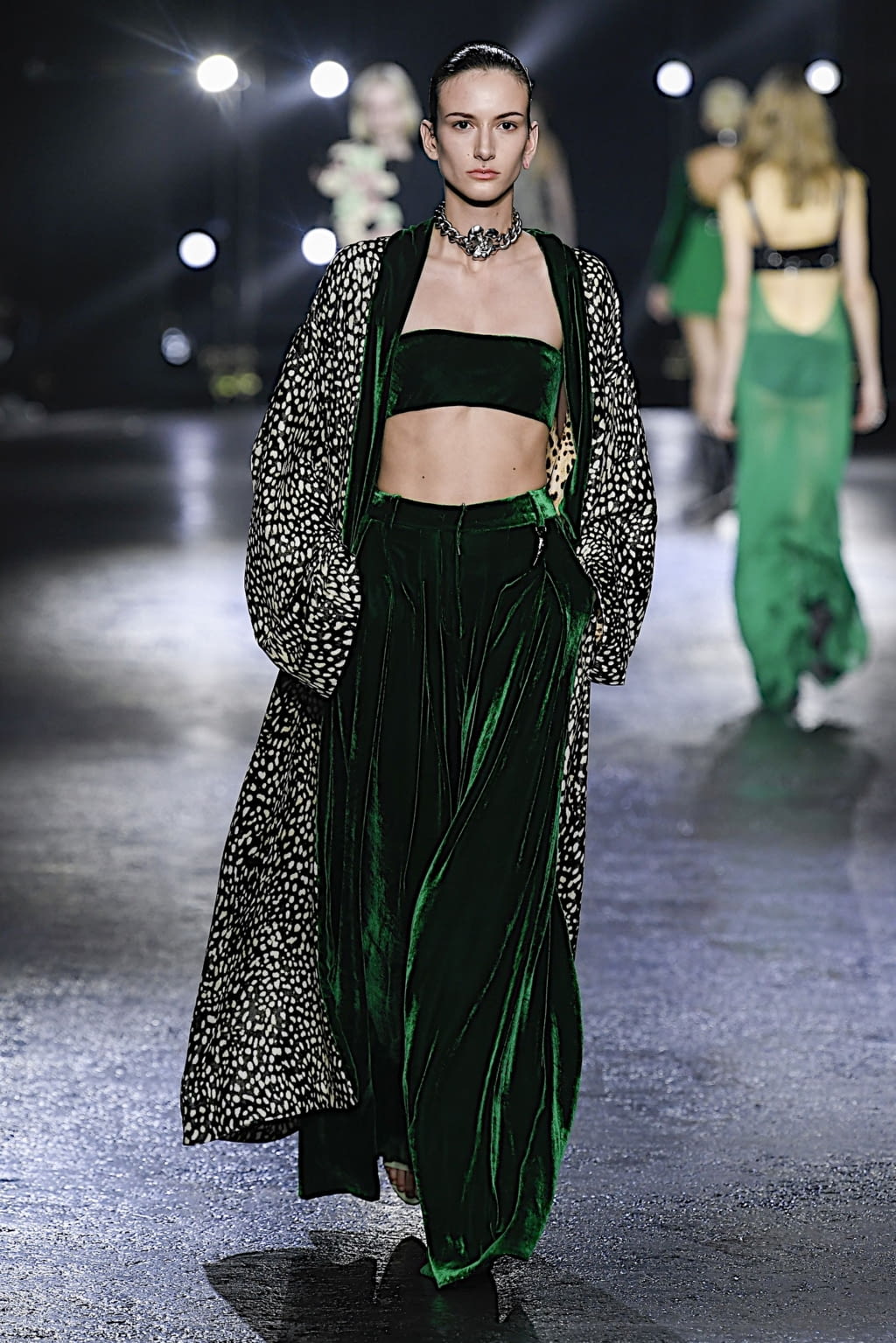 Fashion Week Milan Fall/Winter 2022 look 16 from the Roberto Cavalli collection womenswear
