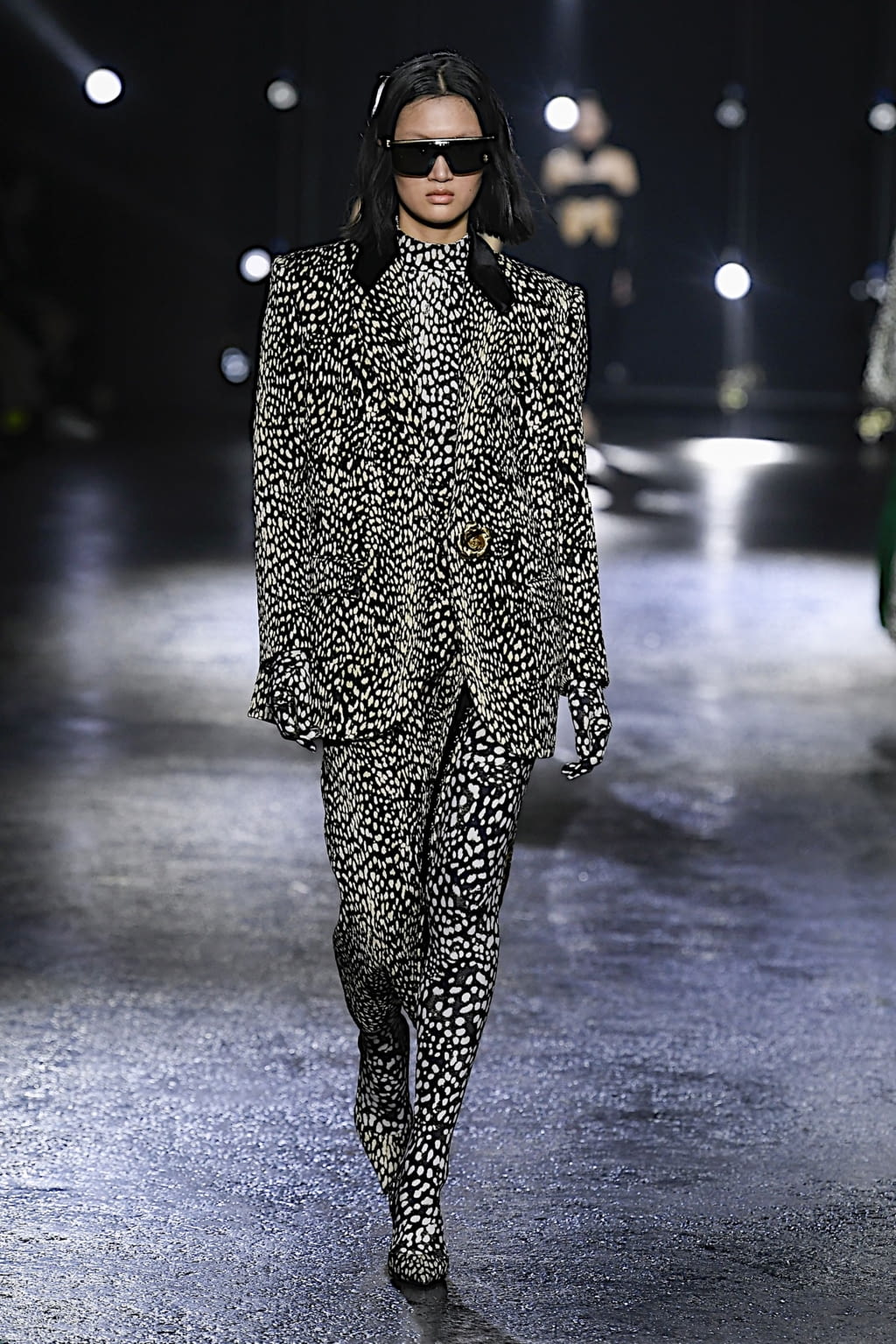 Fashion Week Milan Fall/Winter 2022 look 18 from the Roberto Cavalli collection 女装