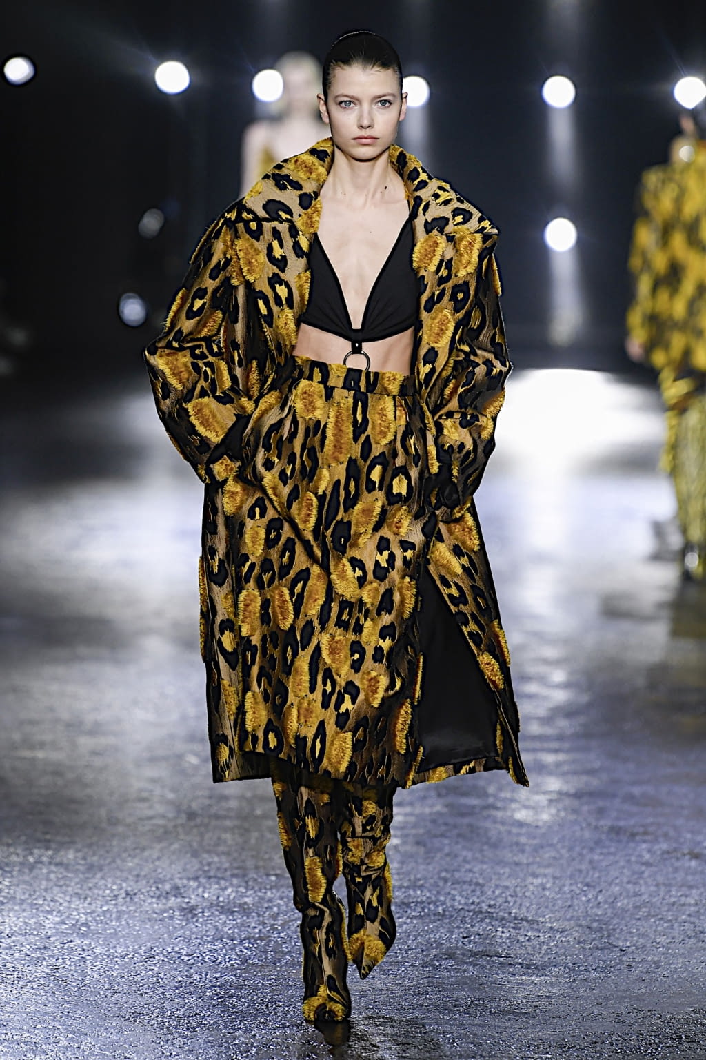 Fashion Week Milan Fall/Winter 2022 look 36 from the Roberto Cavalli collection 女装