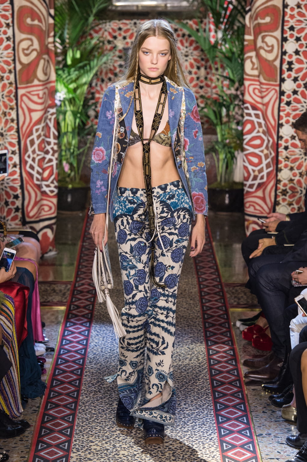 Fashion Week Milan Spring/Summer 2017 look 15 from the Roberto Cavalli collection 女装