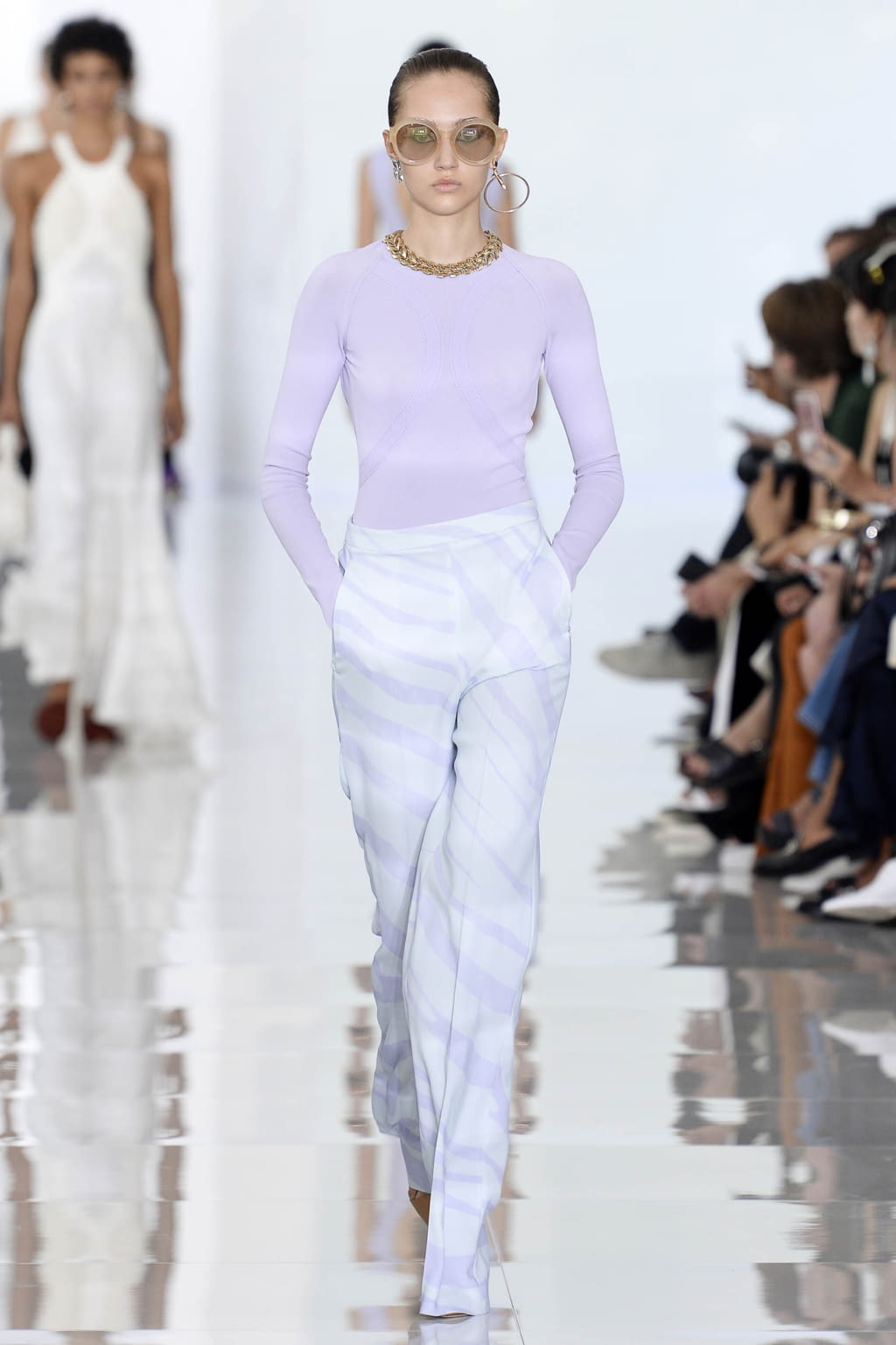 Fashion Week Milan Spring/Summer 2018 look 27 de la collection Roberto Cavalli womenswear