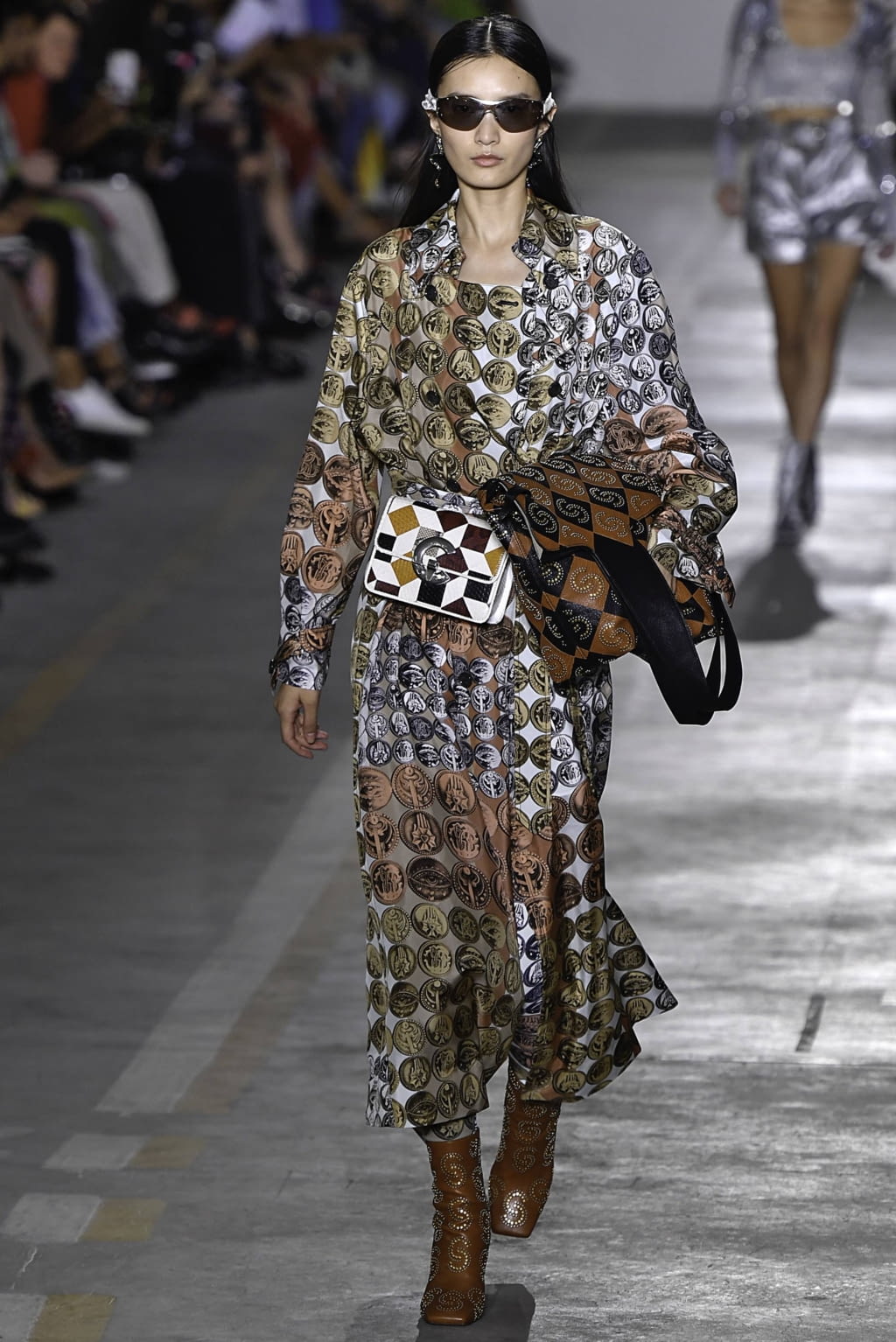 Fashion Week Milan Spring/Summer 2019 look 21 from the Roberto Cavalli collection 女装